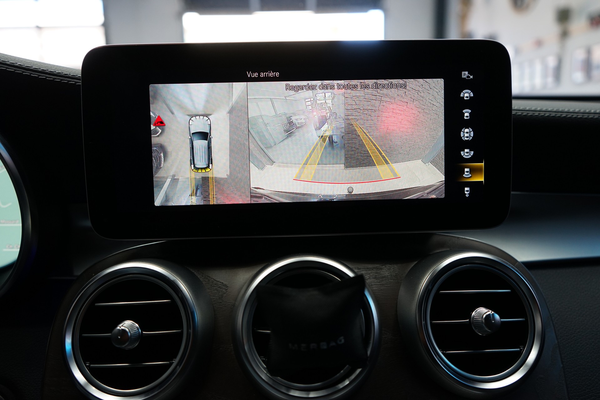 MERCEDES-BENZ GLC 300 AMG Line 4Matic 9G-Tronic-image-11