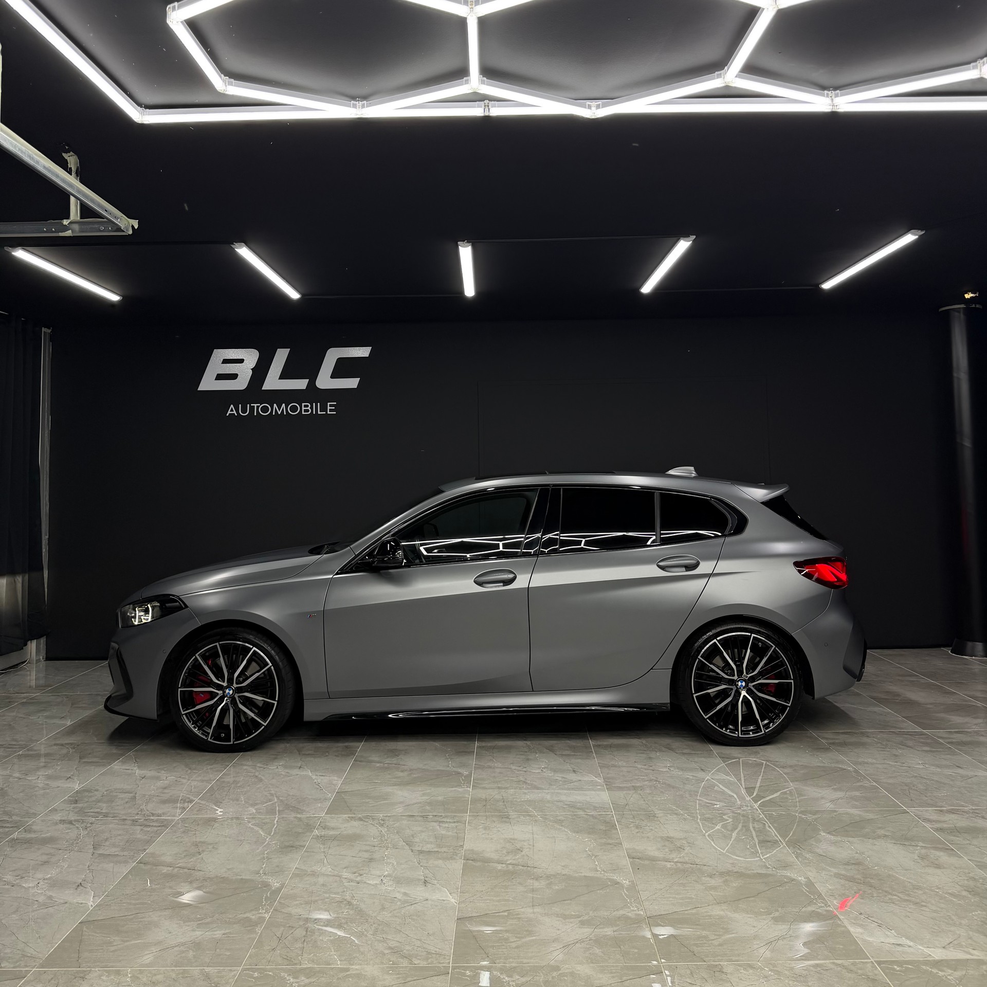 BMW M135i xDrive Steptronic-image-2