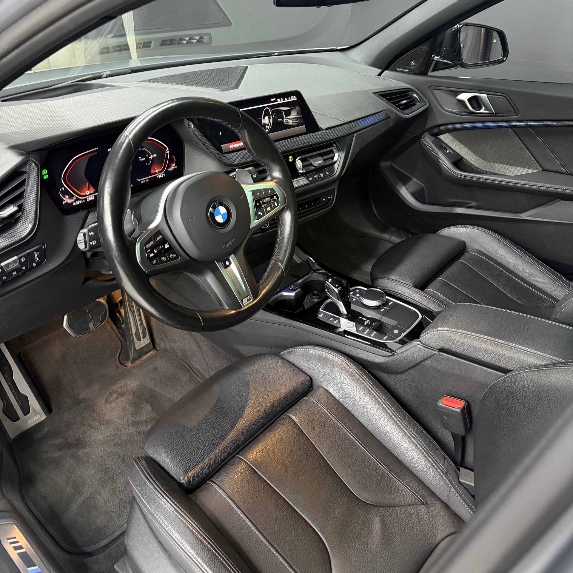 BMW M135i xDrive Steptronic-image-9