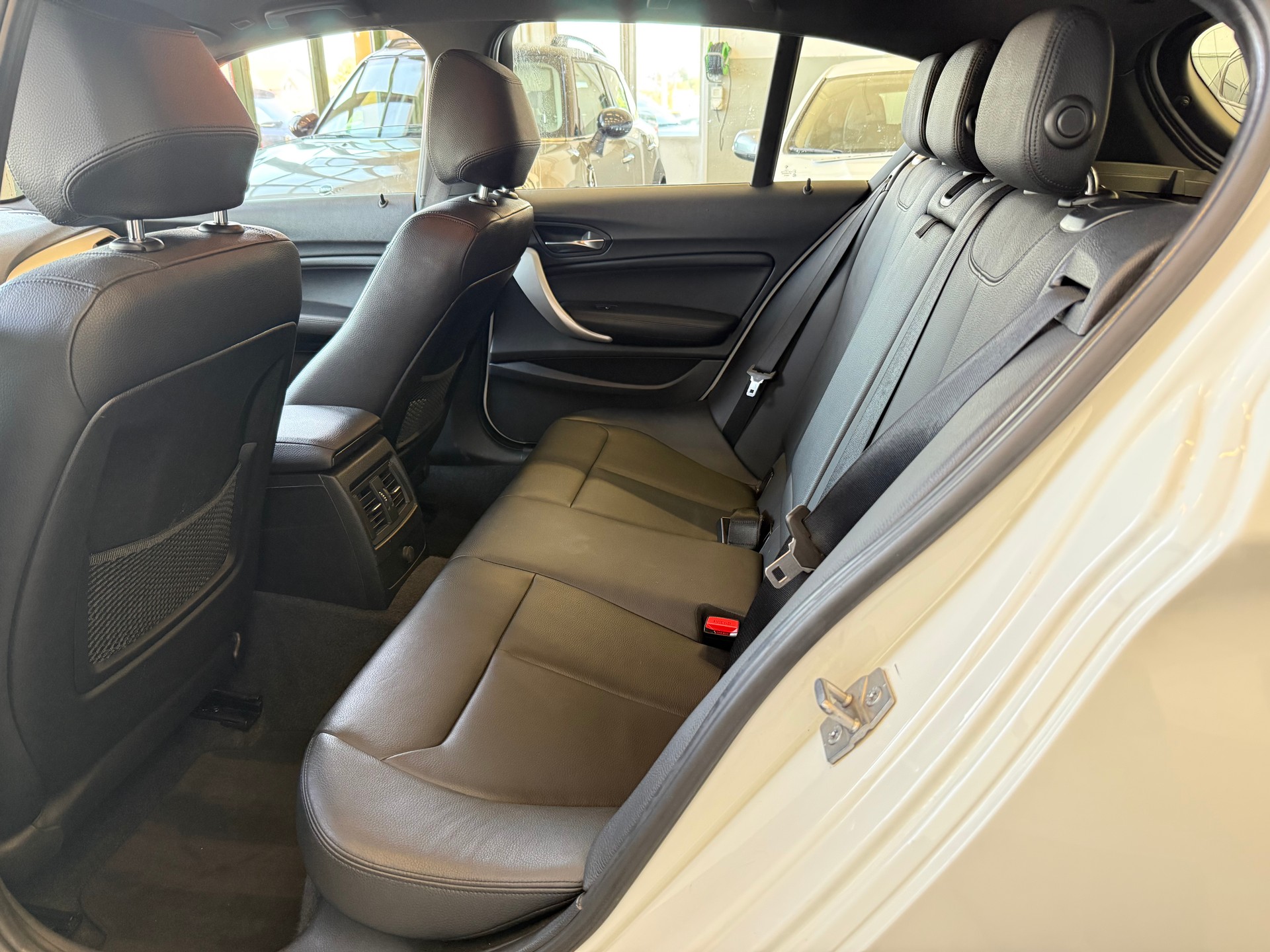 BMW 118i Steptronic-image-10
