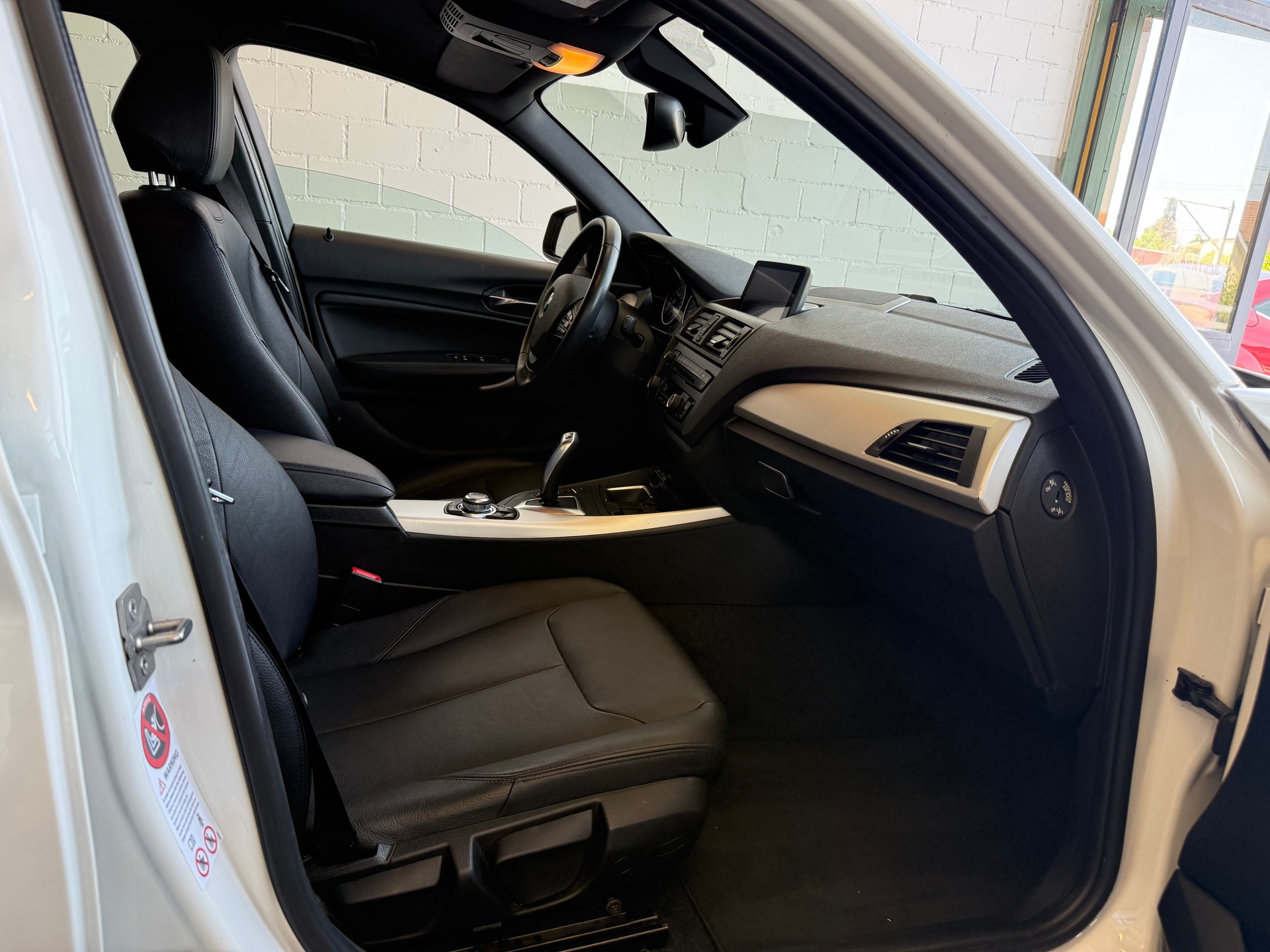 BMW 118i Steptronic-image-7