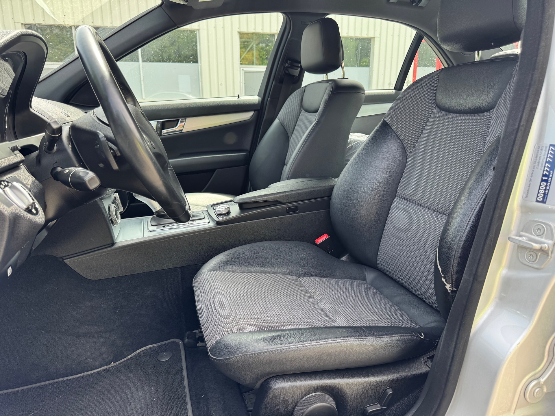MERCEDES-BENZ C 250 CGI BlueEfficiency Elégance Automatic-image-6