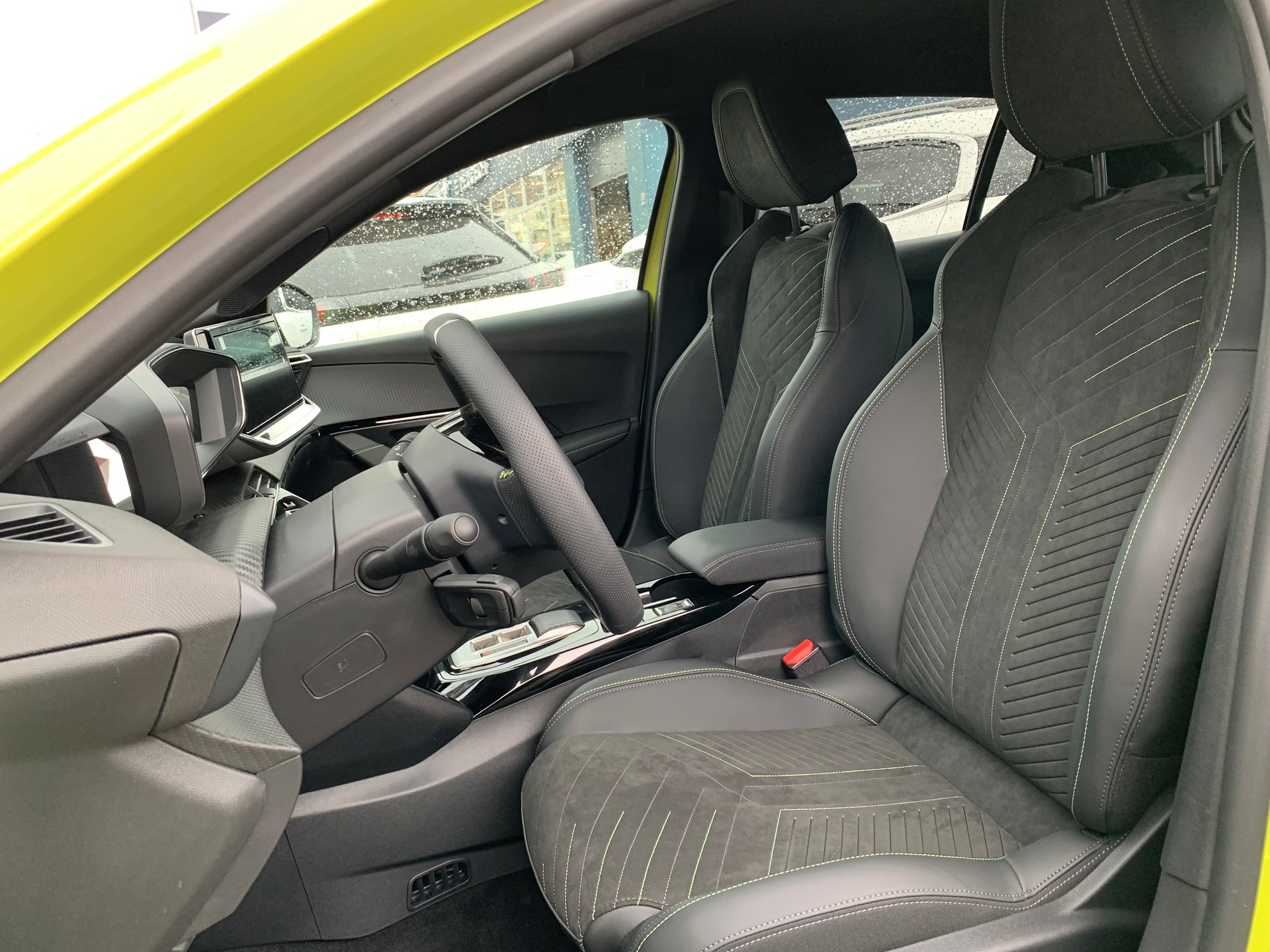 PEUGEOT 208 1.2 MHEV 145 GT-image-3