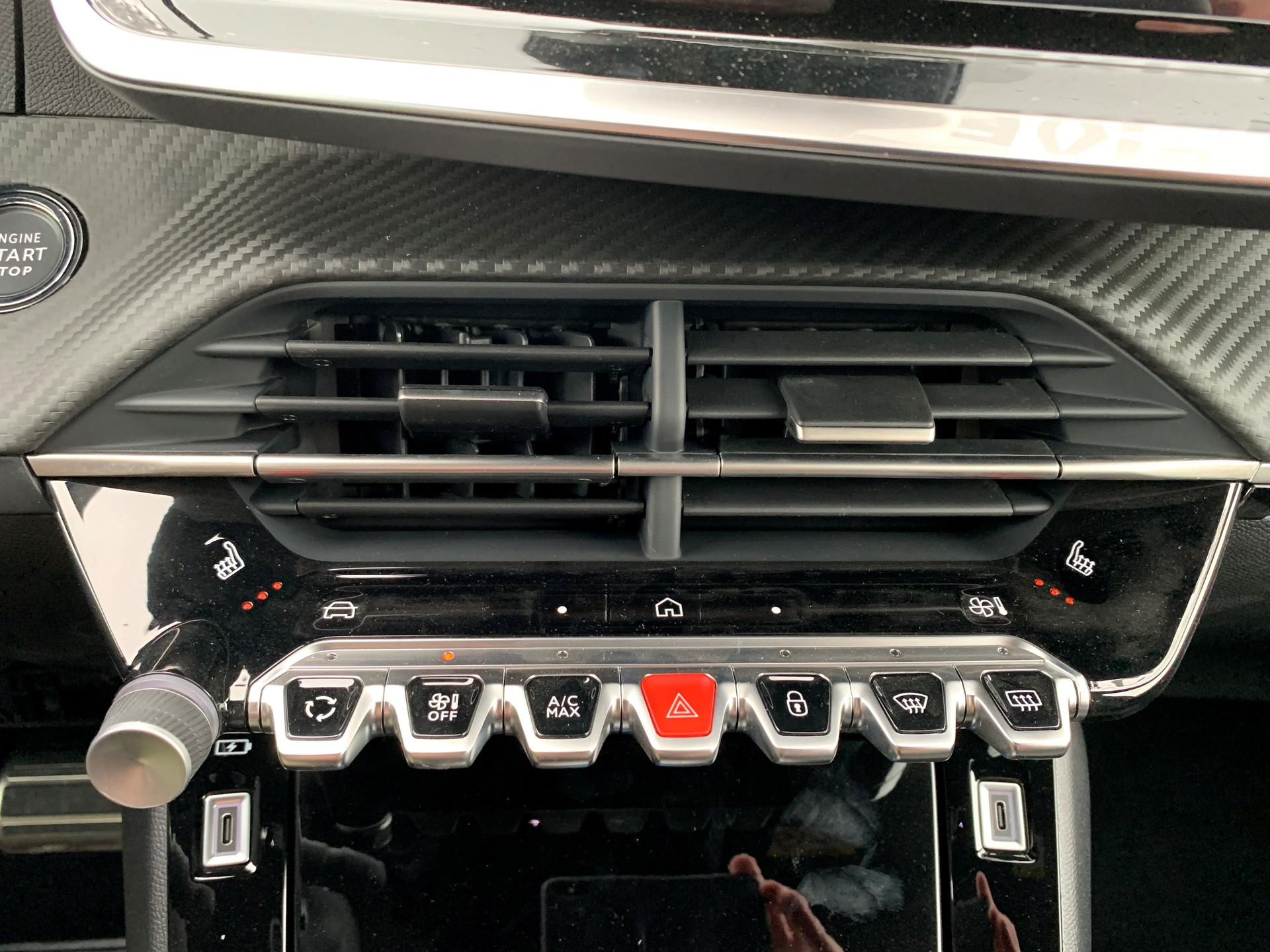PEUGEOT 208 1.2 MHEV 145 GT-image-10