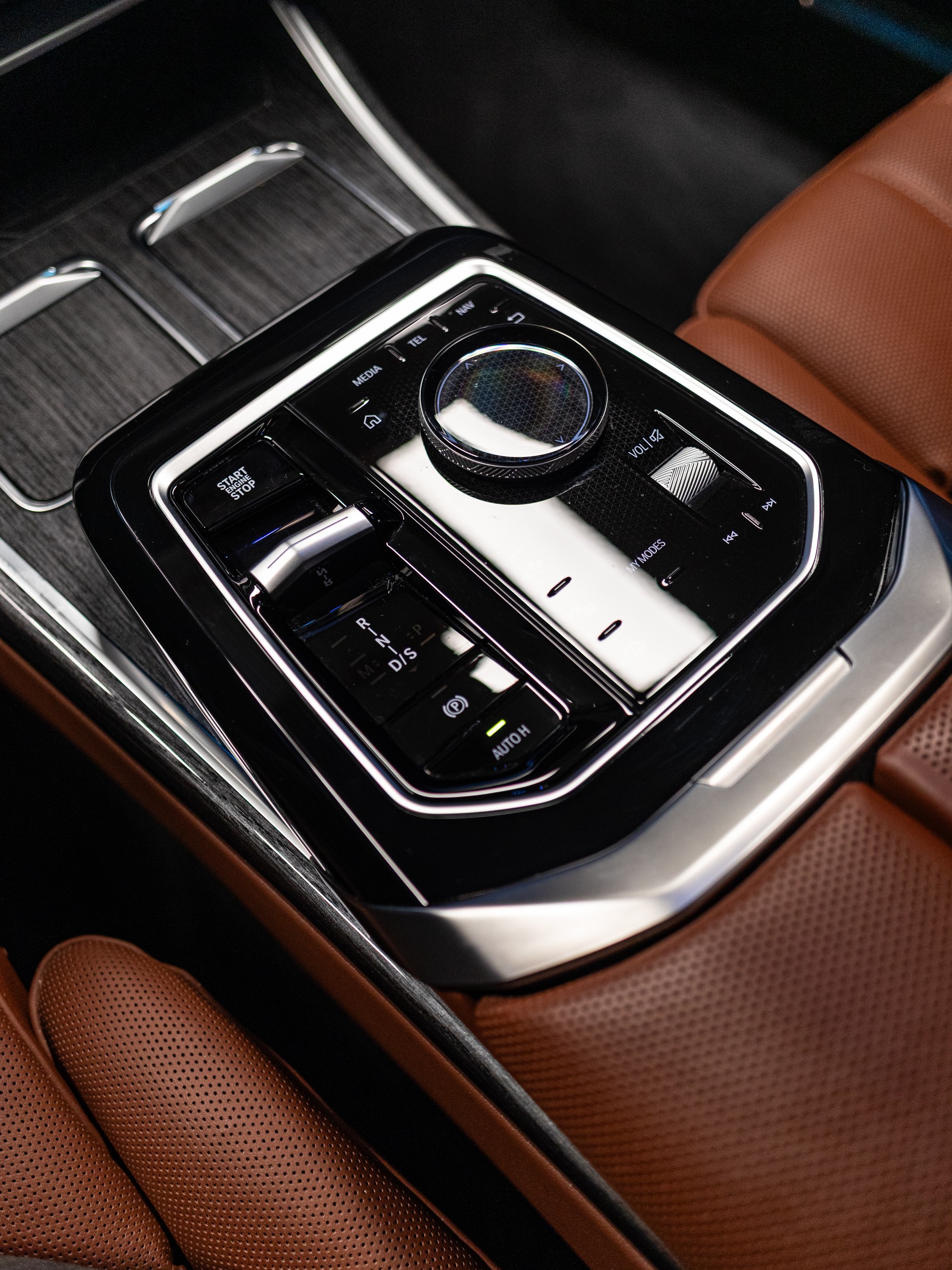 BMW 740d xDrive 48V Steptronic-image-17