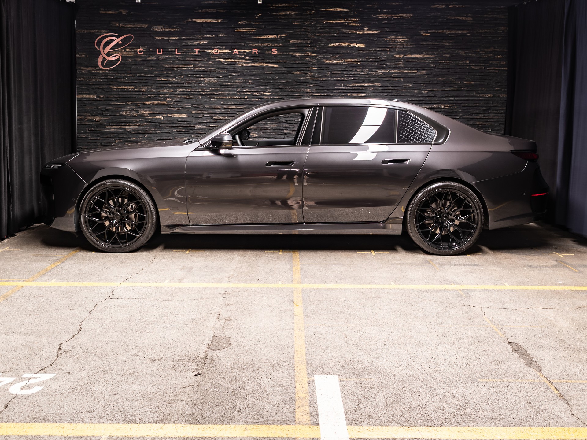 BMW 740d xDrive 48V Steptronic-showroom-element-1
