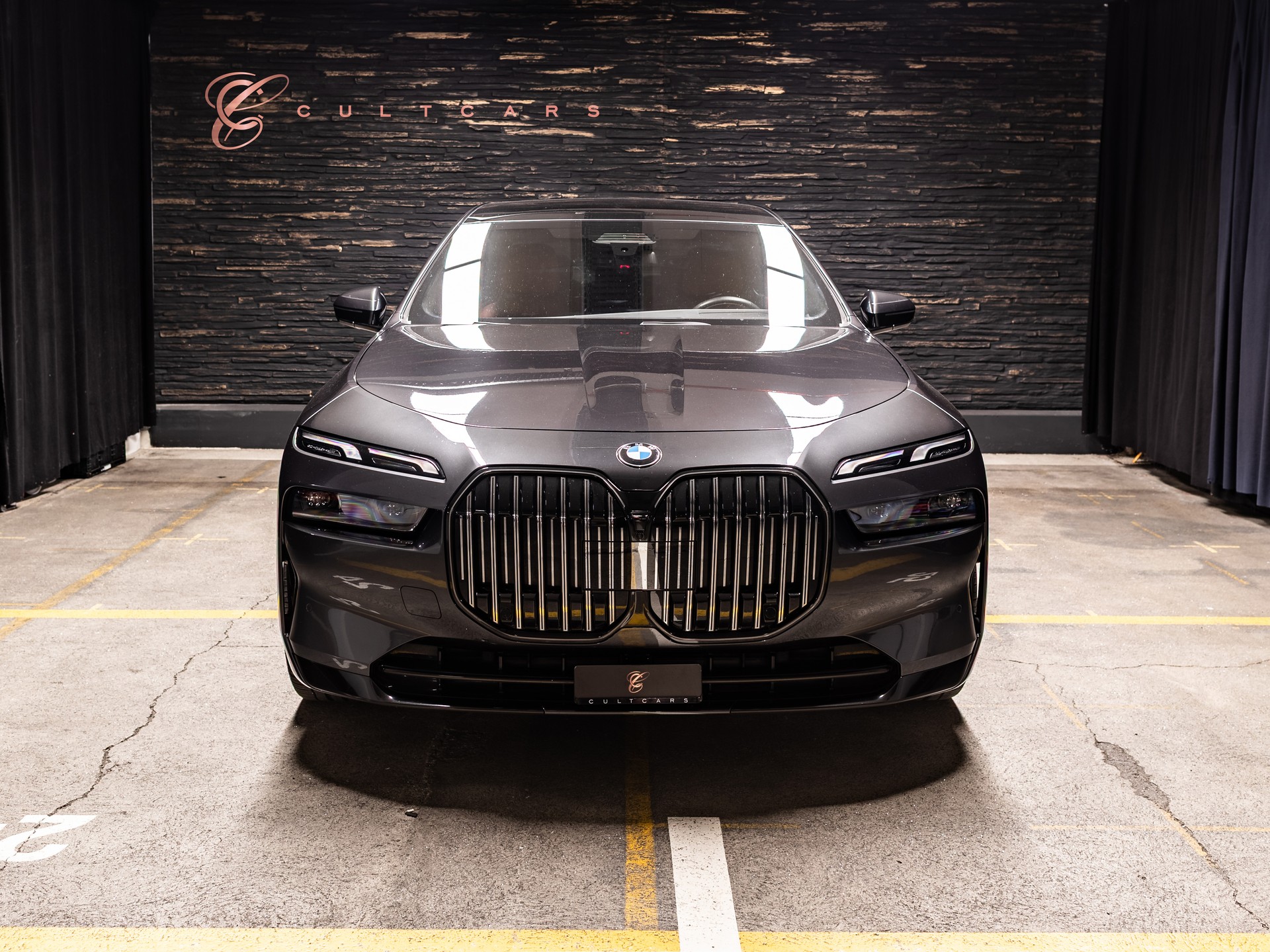 BMW 740d xDrive 48V Steptronic-showroom-element-2