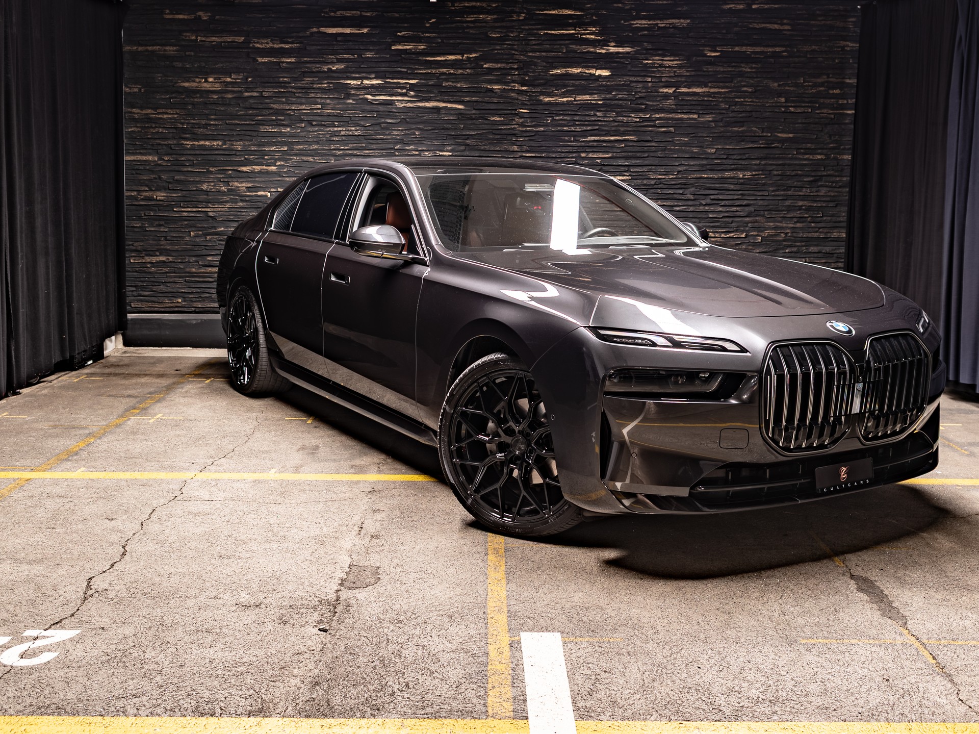 BMW 740d xDrive 48V Steptronic-image-5