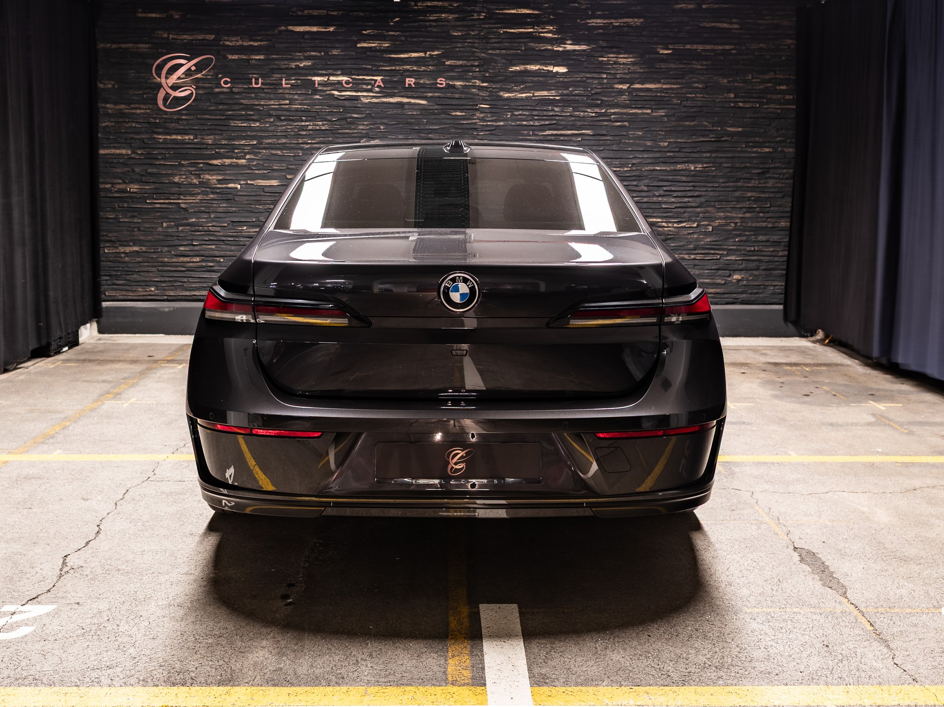 BMW 740d xDrive 48V Steptronic-showroom-element-3