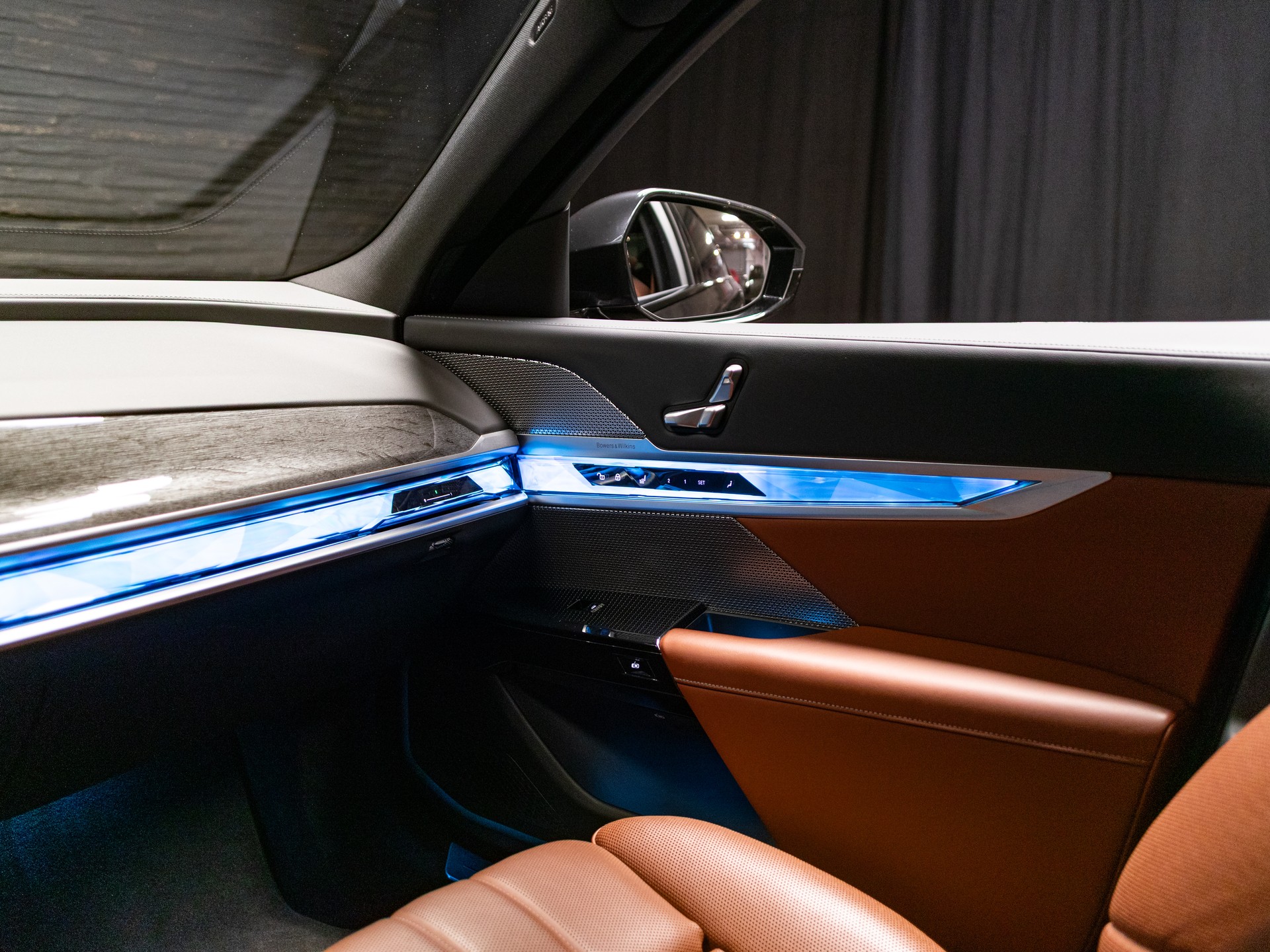 BMW 740d xDrive 48V Steptronic-image-26