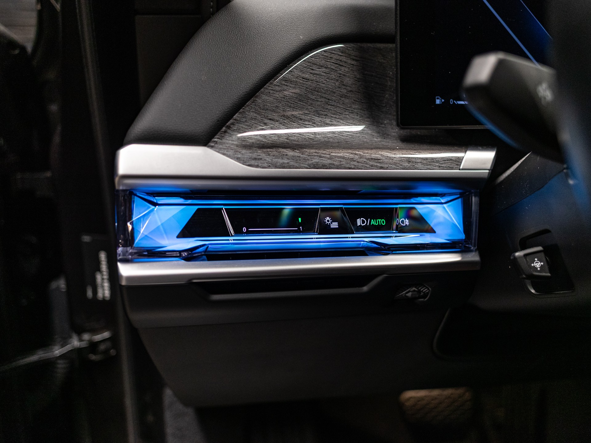 BMW 740d xDrive 48V Steptronic-image-15