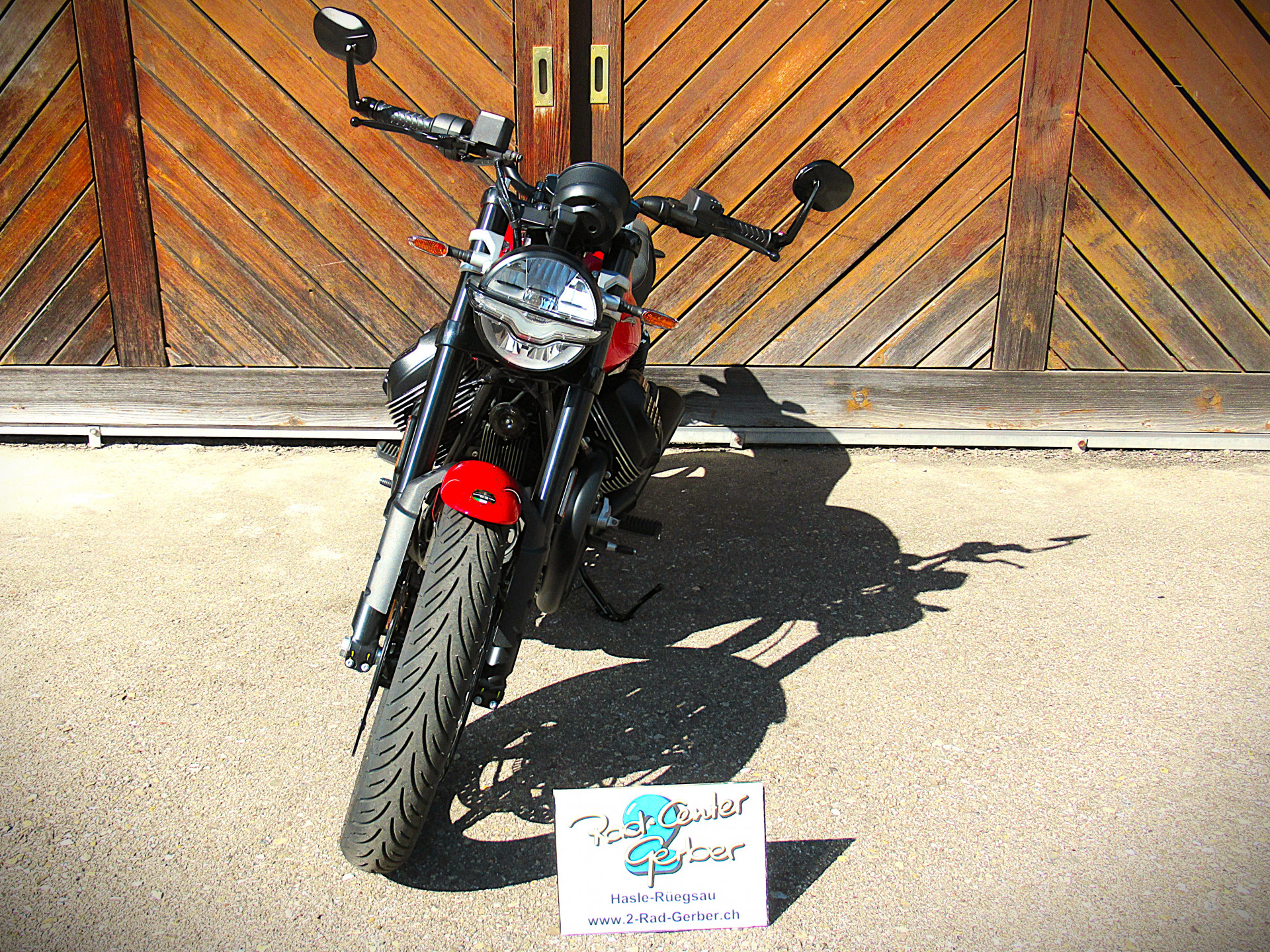 MOTO GUZZI V7 850 Sport-showroom-element-3