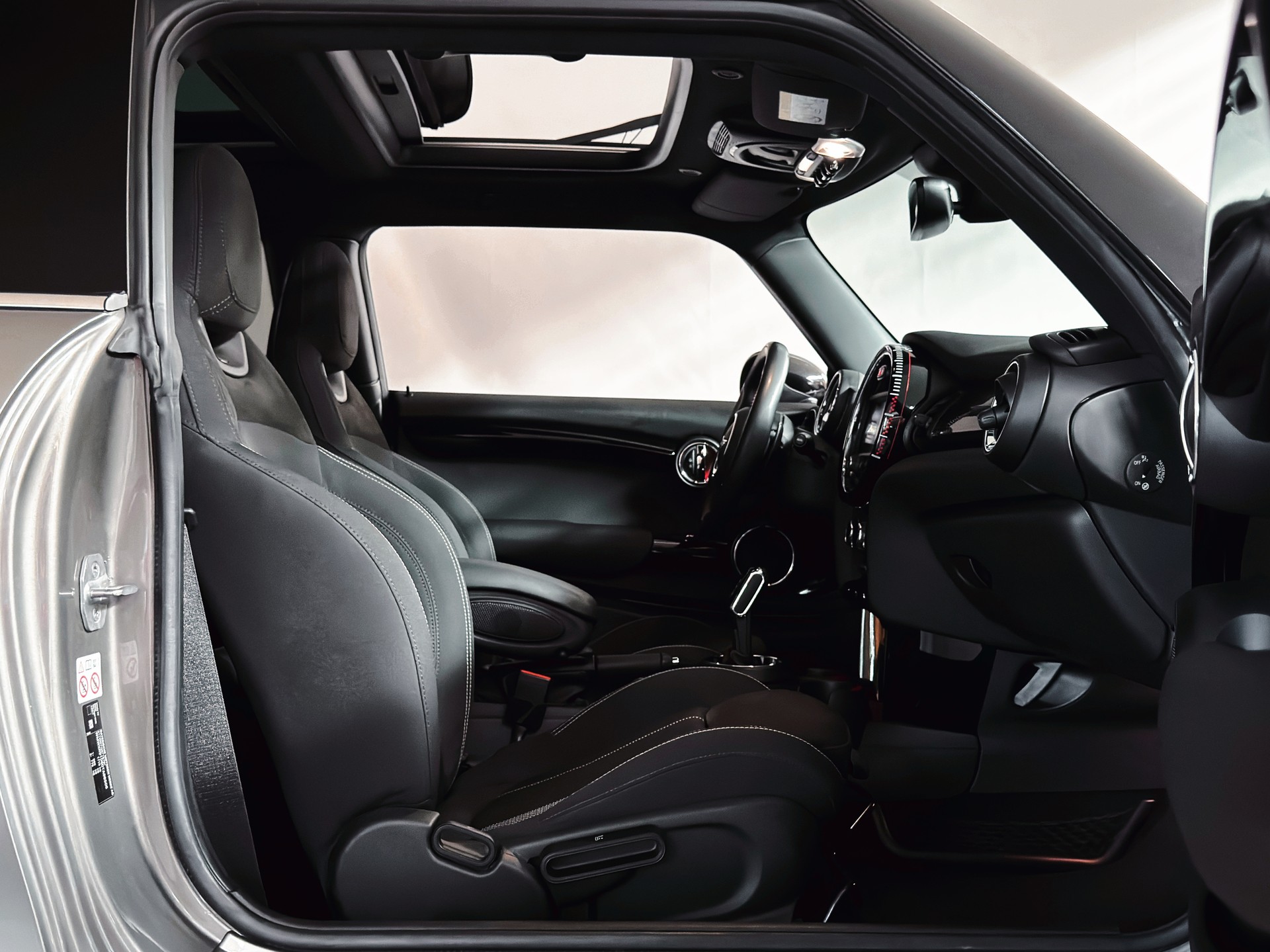 MINI Cooper John Cooper Works Steptronic-image-17