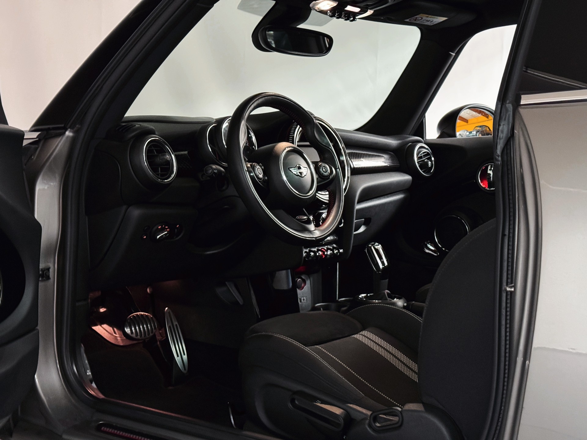 MINI Cooper John Cooper Works Steptronic-image-11