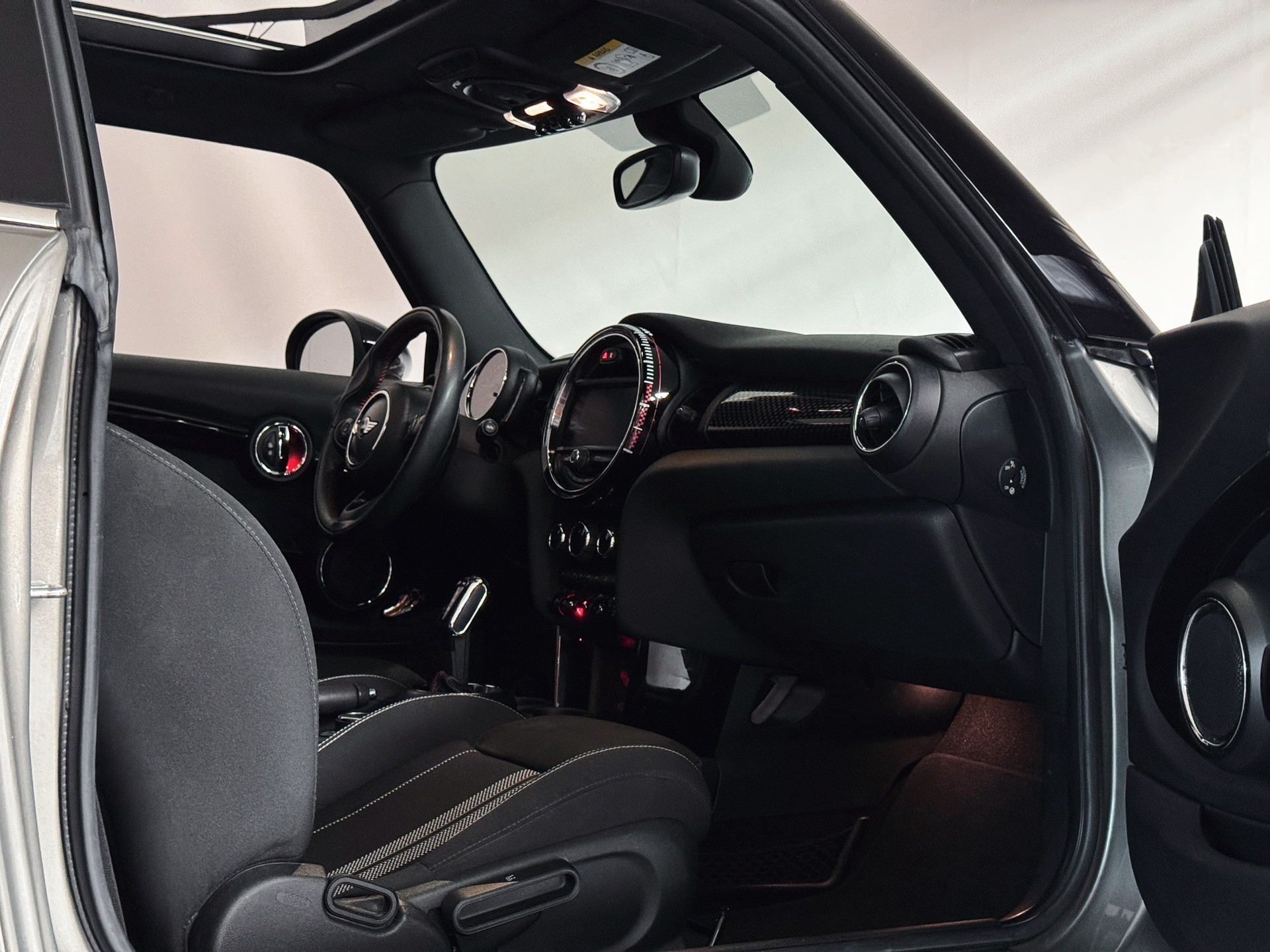 MINI Cooper John Cooper Works Steptronic-image-18