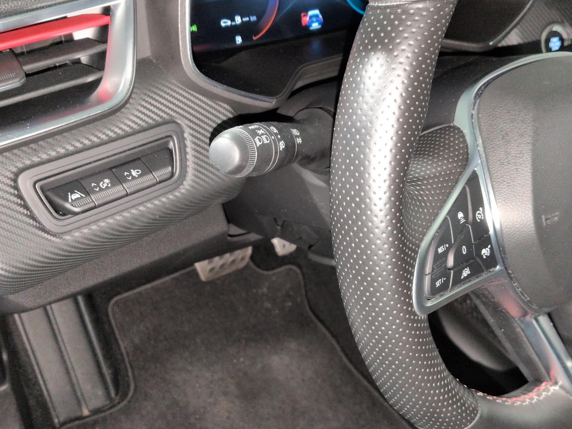 RENAULT Clio 1.6 E-Tech RS Line-image-16