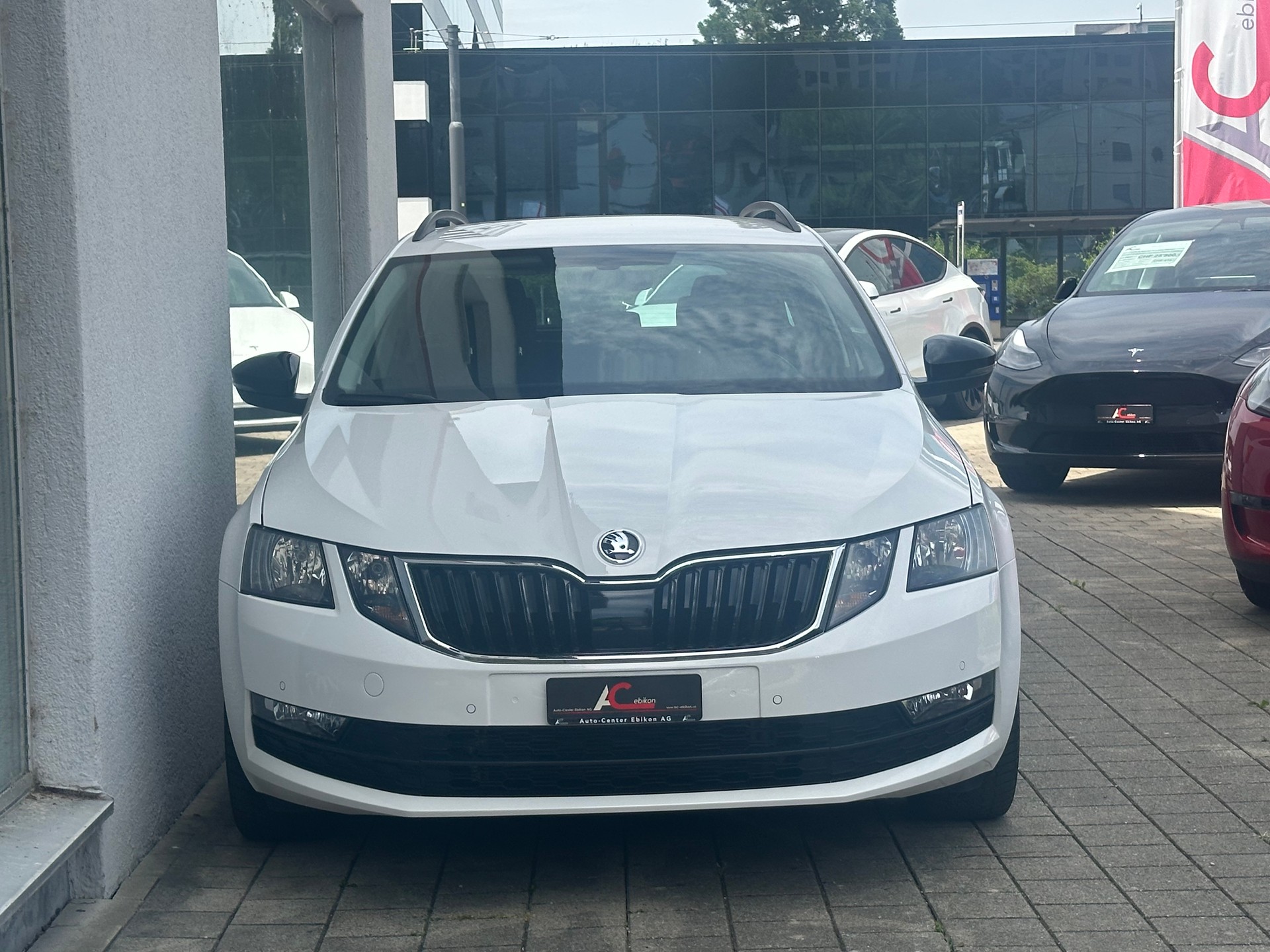 SKODA Octavia Combi 1.5 TSI Ambition DSG-showroom-element-2
