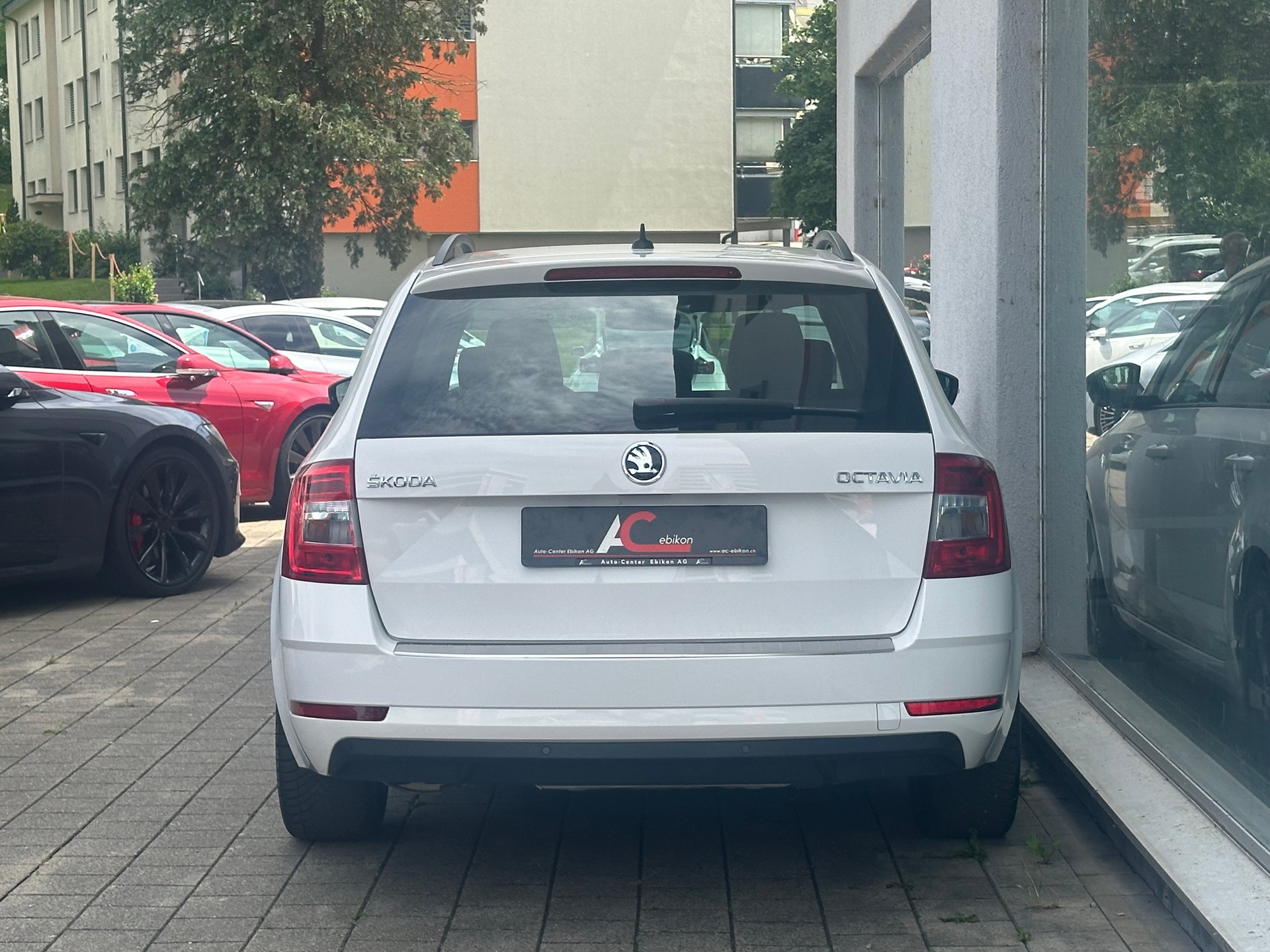 SKODA Octavia Combi 1.5 TSI Ambition DSG-showroom-element-3