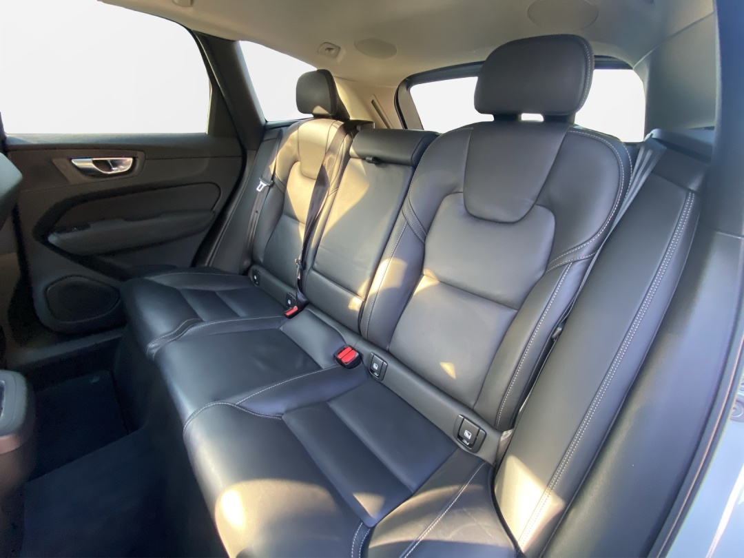 VOLVO XC60 B5 Benzin Mild Hybrid AWD Plus Dark Geartronic-image-10