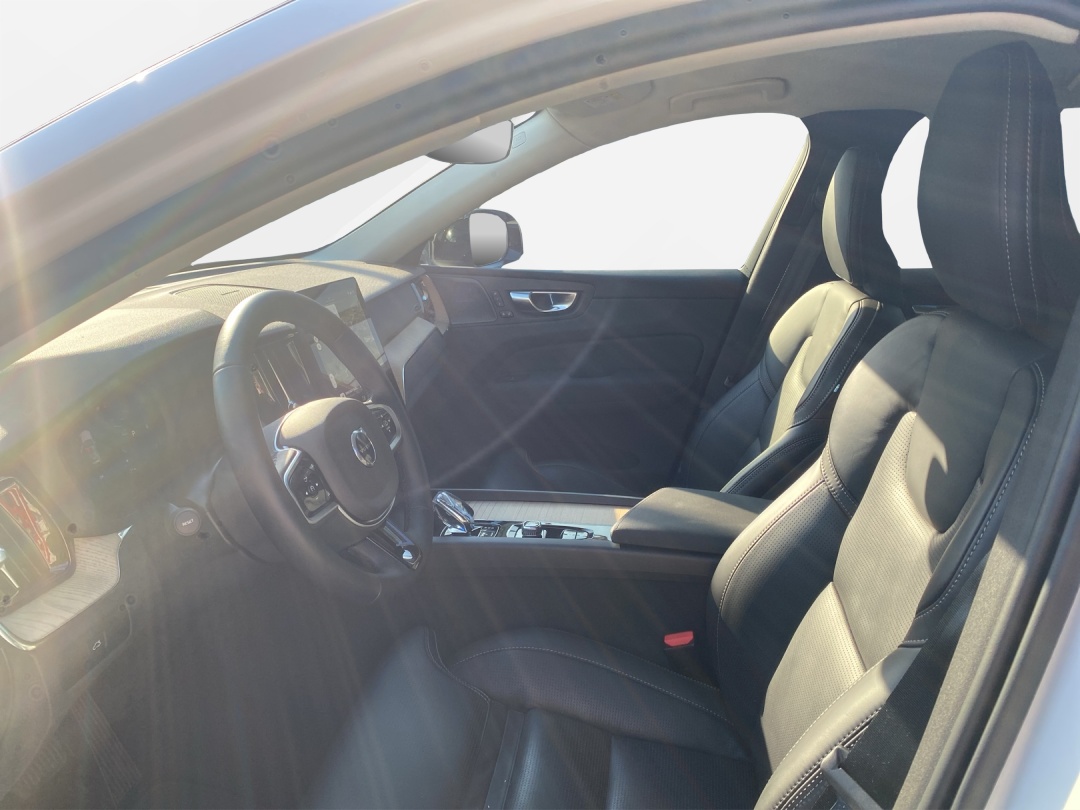 VOLVO XC60 B5 Benzin Mild Hybrid AWD Plus Dark Geartronic-image-8
