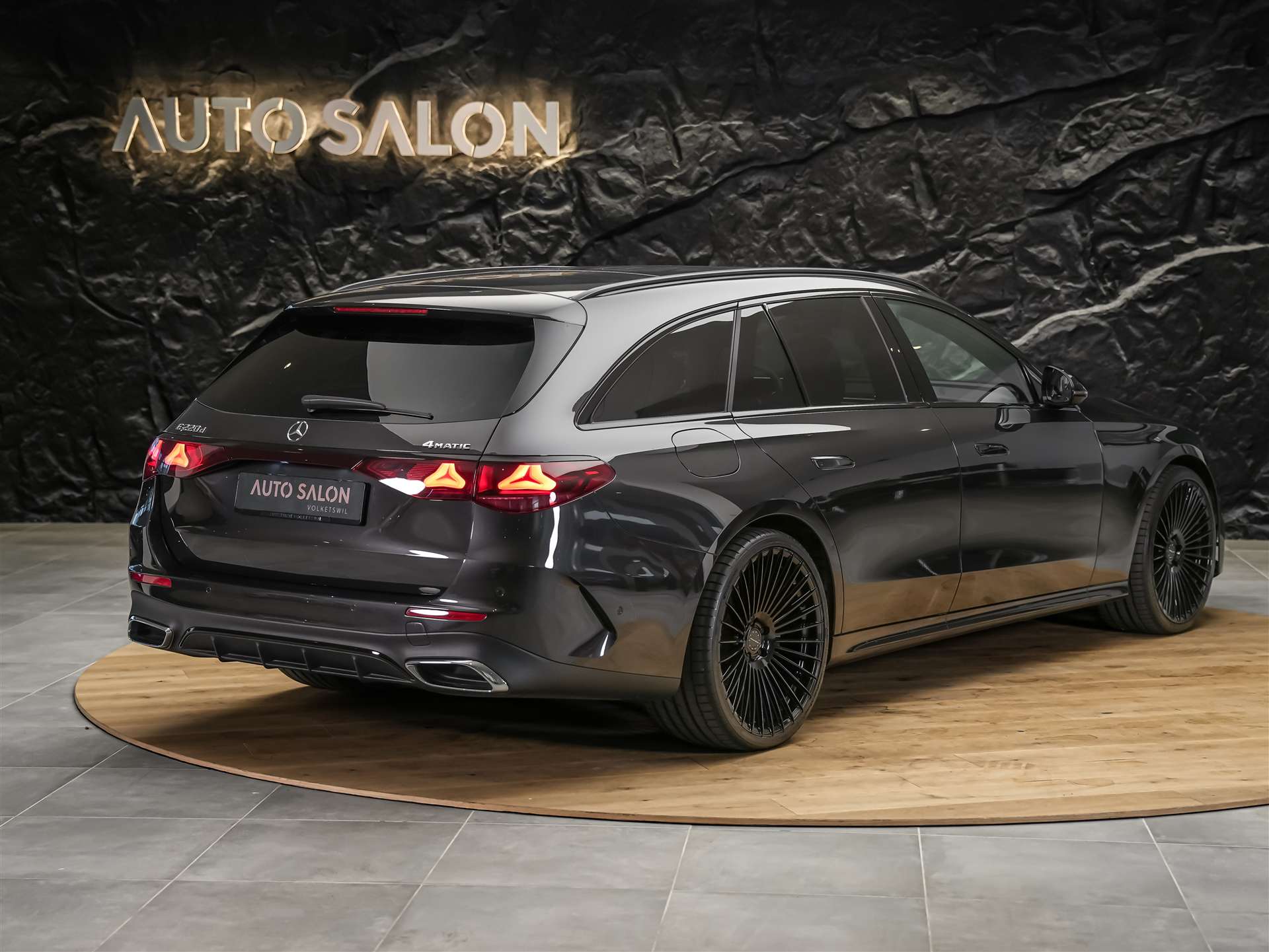 MERCEDES-BENZ E 220 d AMG Line 4matic Kombi *Werksgarantie*21" Felgen*Abstandsregler*-image-5