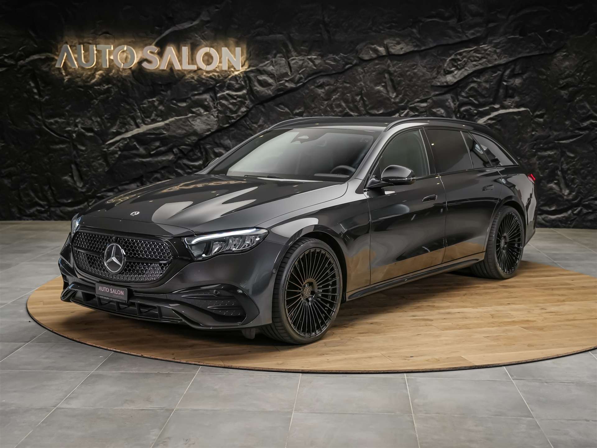 MERCEDES-BENZ E 220 d AMG Line 4matic Kombi *Werksgarantie*21" Felgen*Abstandsregler*-showroom-element-1