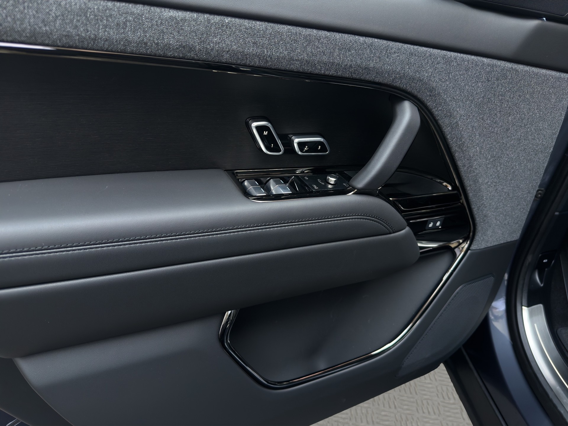 LAND ROVER Range Rover Sport 3.0 I6 P460e SE Dynamic-image-13