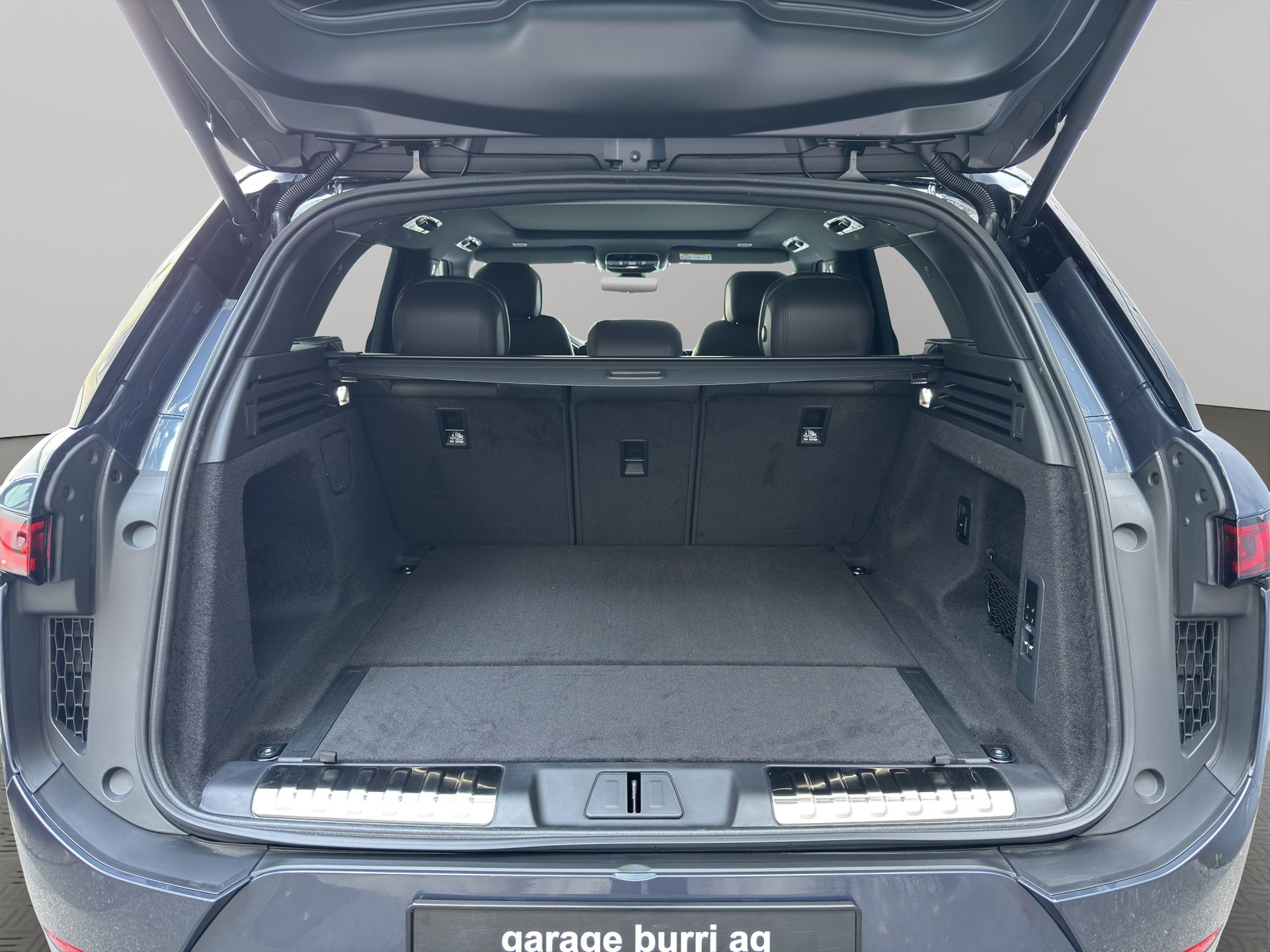 LAND ROVER Range Rover Sport 3.0 I6 P460e SE Dynamic-image-17