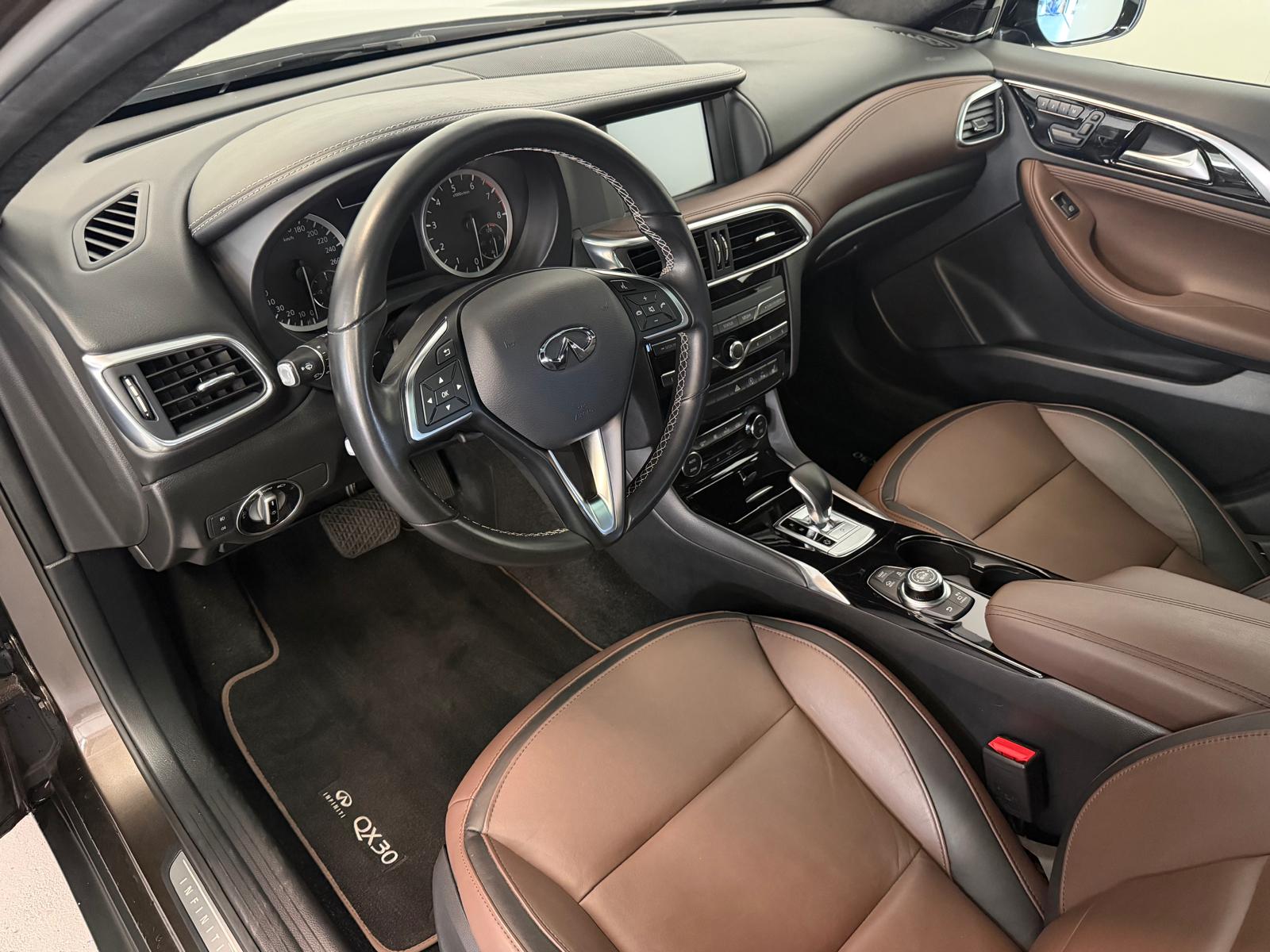 INFINITI QX30 2.0t Luxe Tech AWD DCT AWD-image-14
