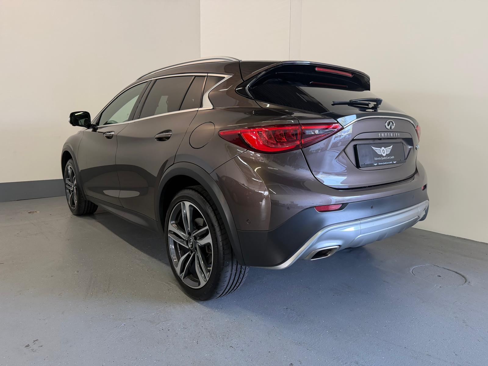 INFINITI QX30 2.0t Luxe Tech AWD DCT AWD-image-9