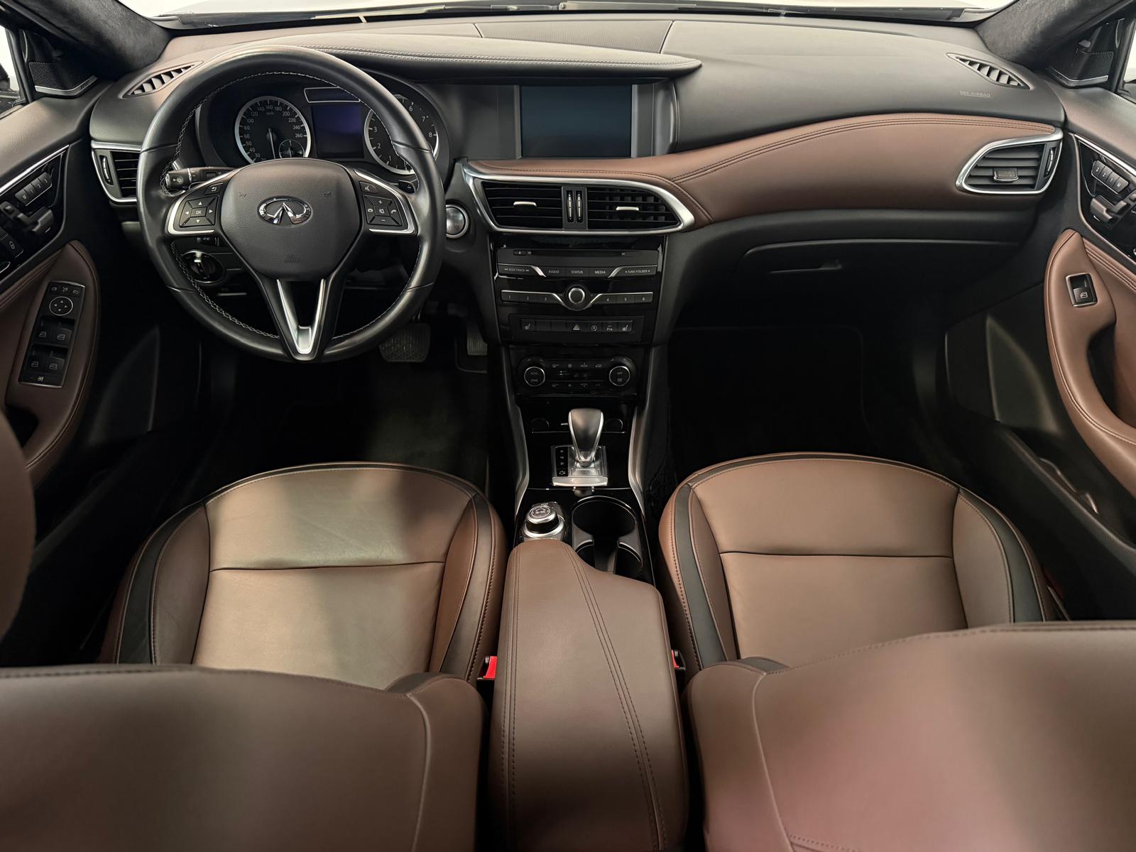 INFINITI QX30 2.0t Luxe Tech AWD DCT AWD-image-13