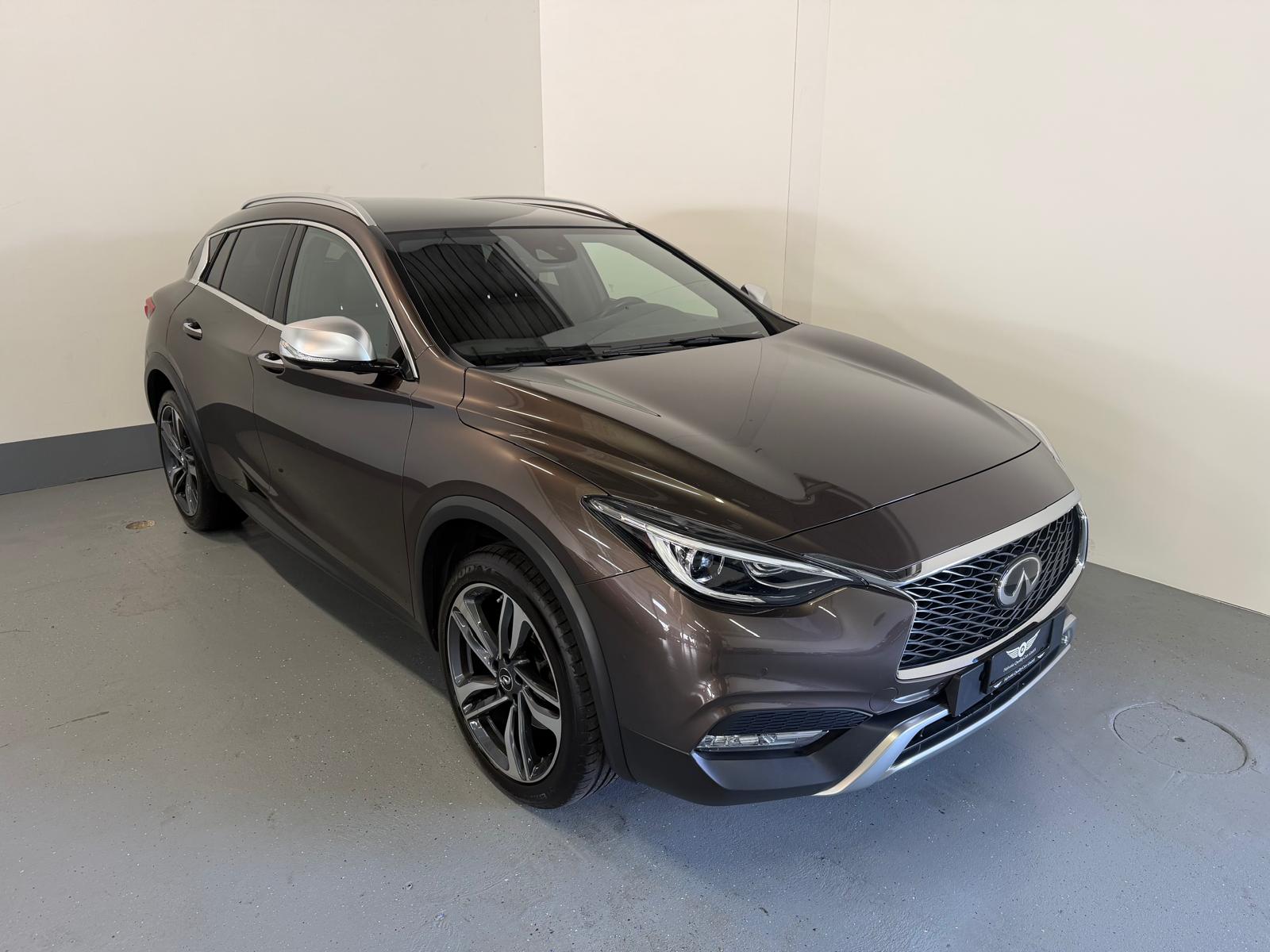 INFINITI QX30 2.0t Luxe Tech AWD DCT AWD-showroom-element-1