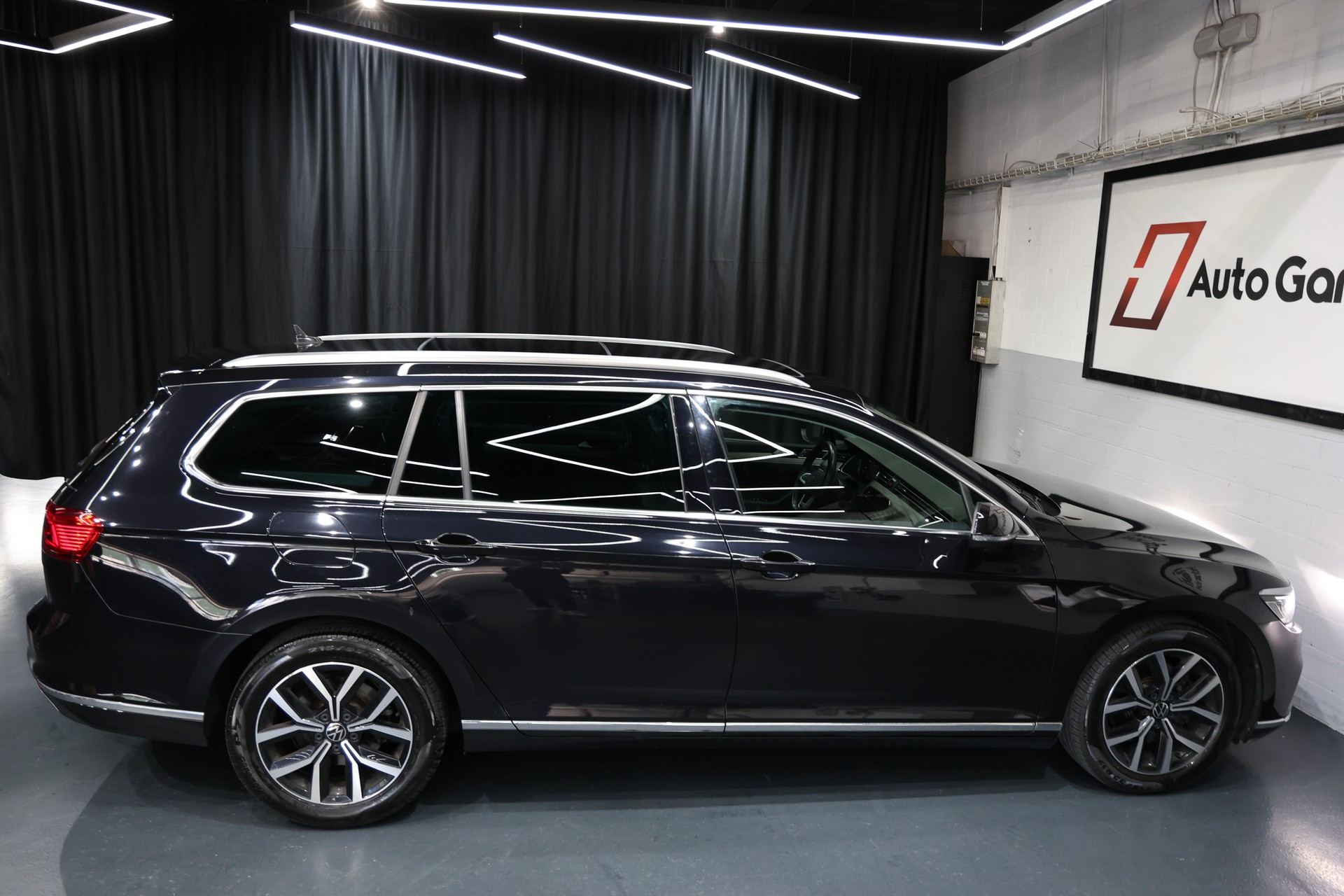 VW Passat 2.0 TDI BMT Highline 4Motion DSG Vollausstattung 200PS-image-16