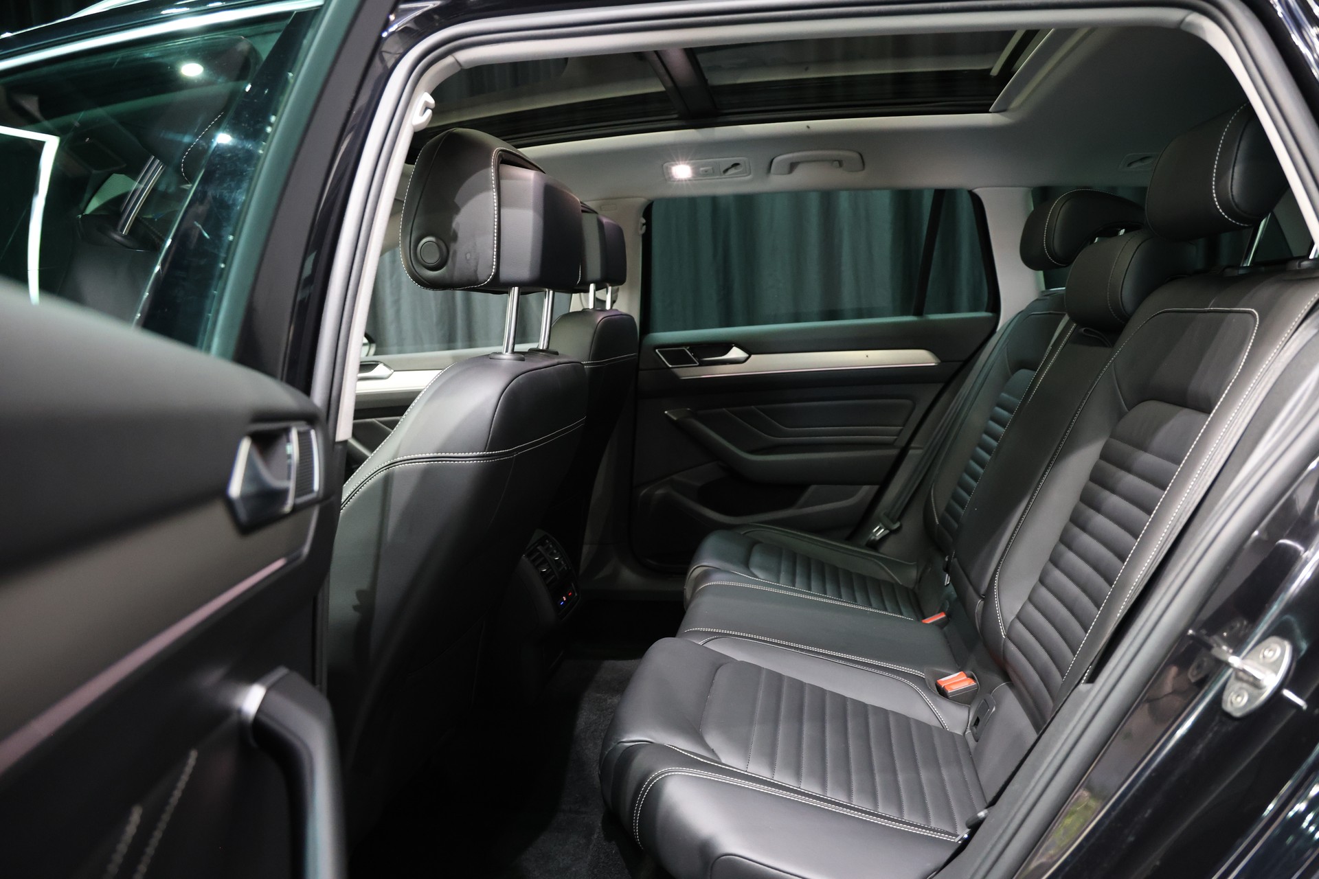 VW Passat 2.0 TDI BMT Highline 4Motion DSG Vollausstattung 200PS-image-5