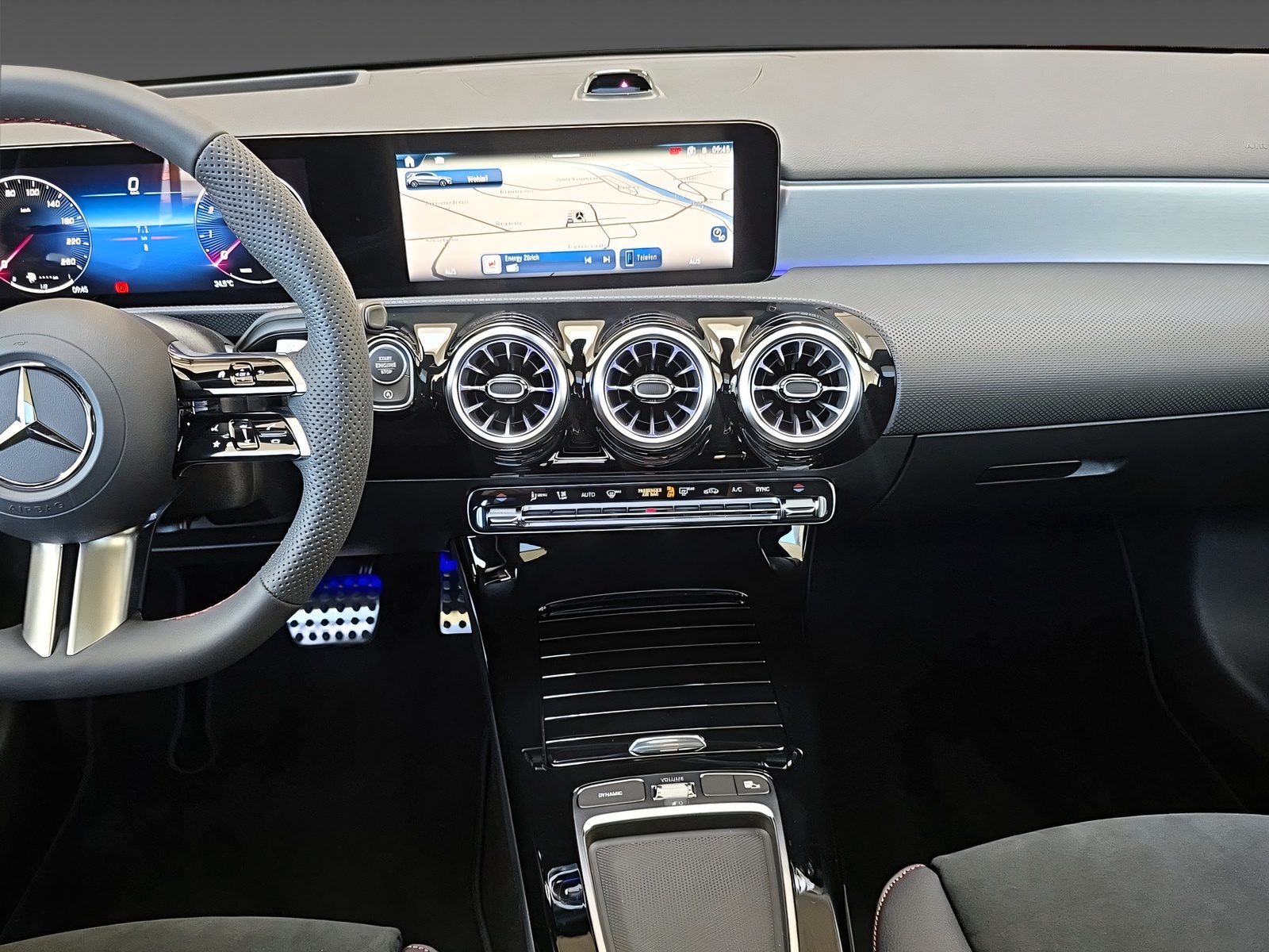 MERCEDES-BENZ A 250 4Matic AMG Line-image-13