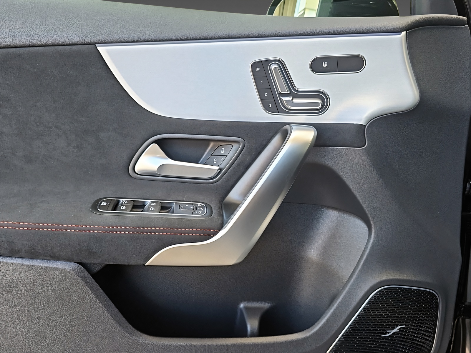MERCEDES-BENZ A 250 4Matic AMG Line-image-12