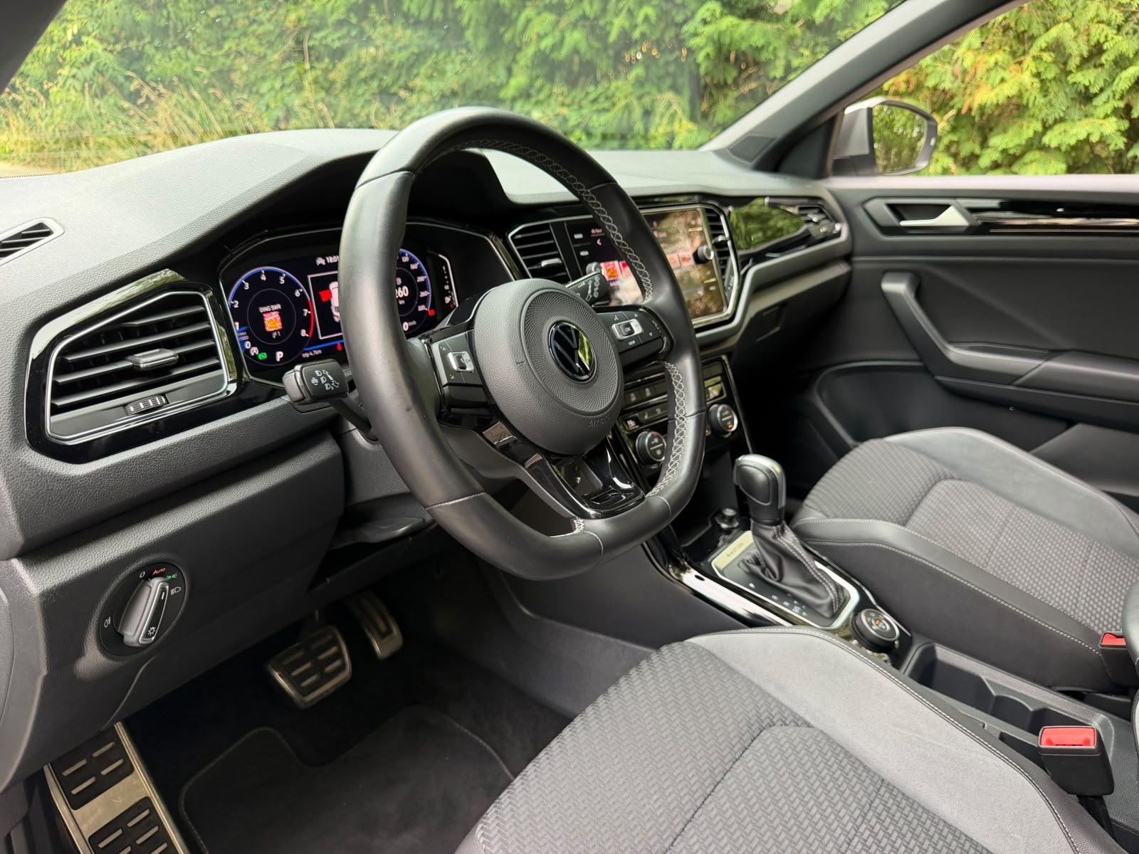 VW T-Roc 2.0 TSI R DSG 4Motion-image-11
