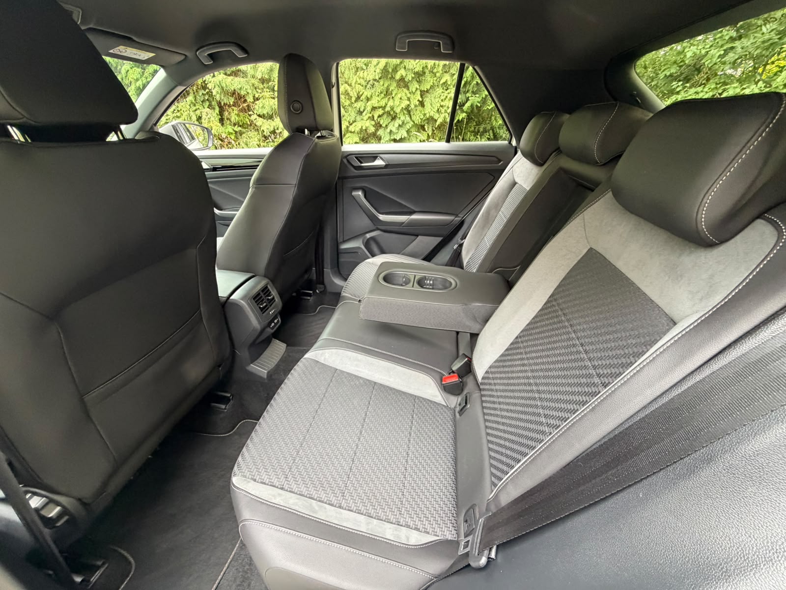 VW T-Roc 2.0 TSI R DSG 4Motion-image-12