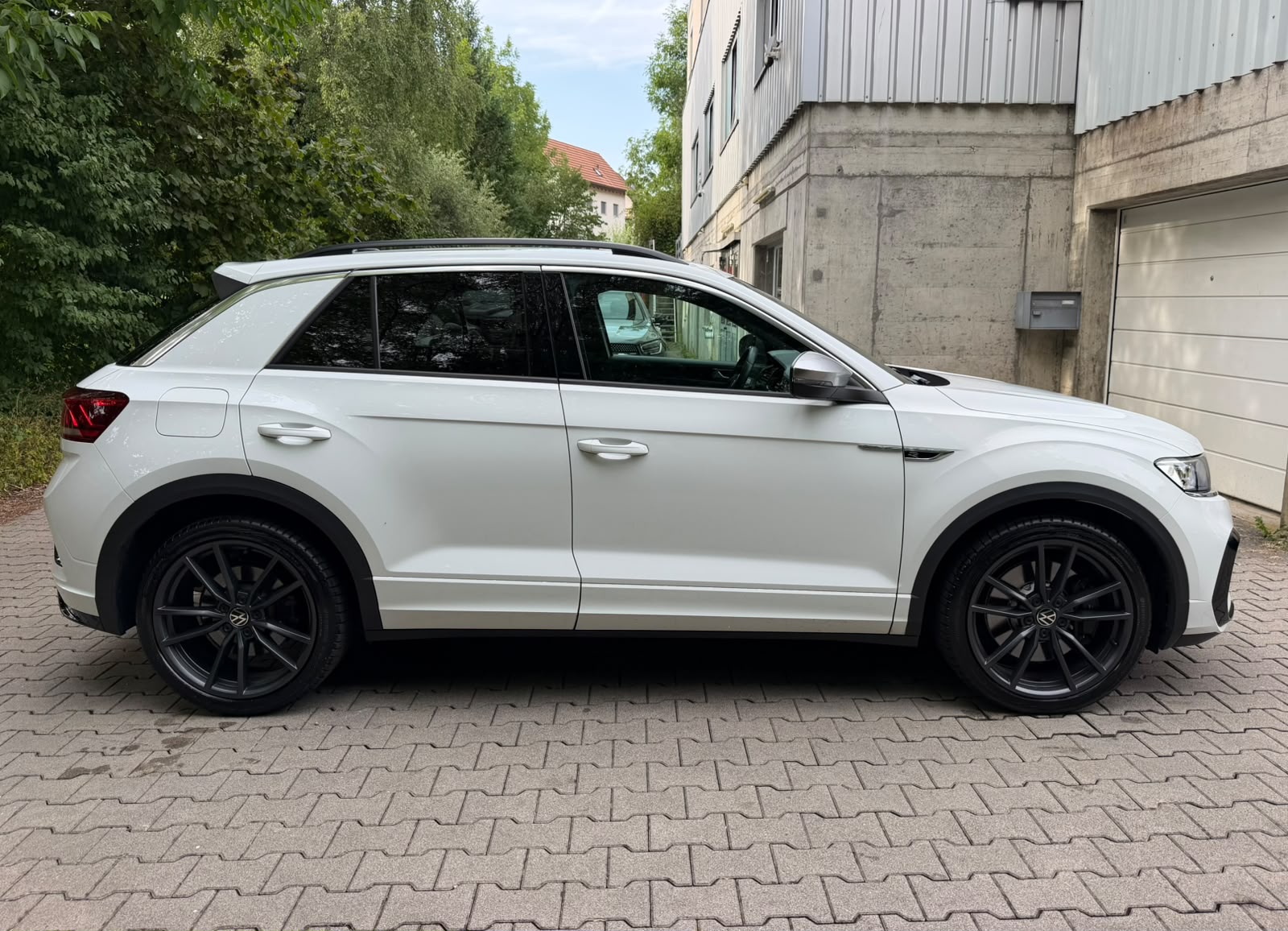 VW T-Roc 2.0 TSI R DSG 4Motion-image-5