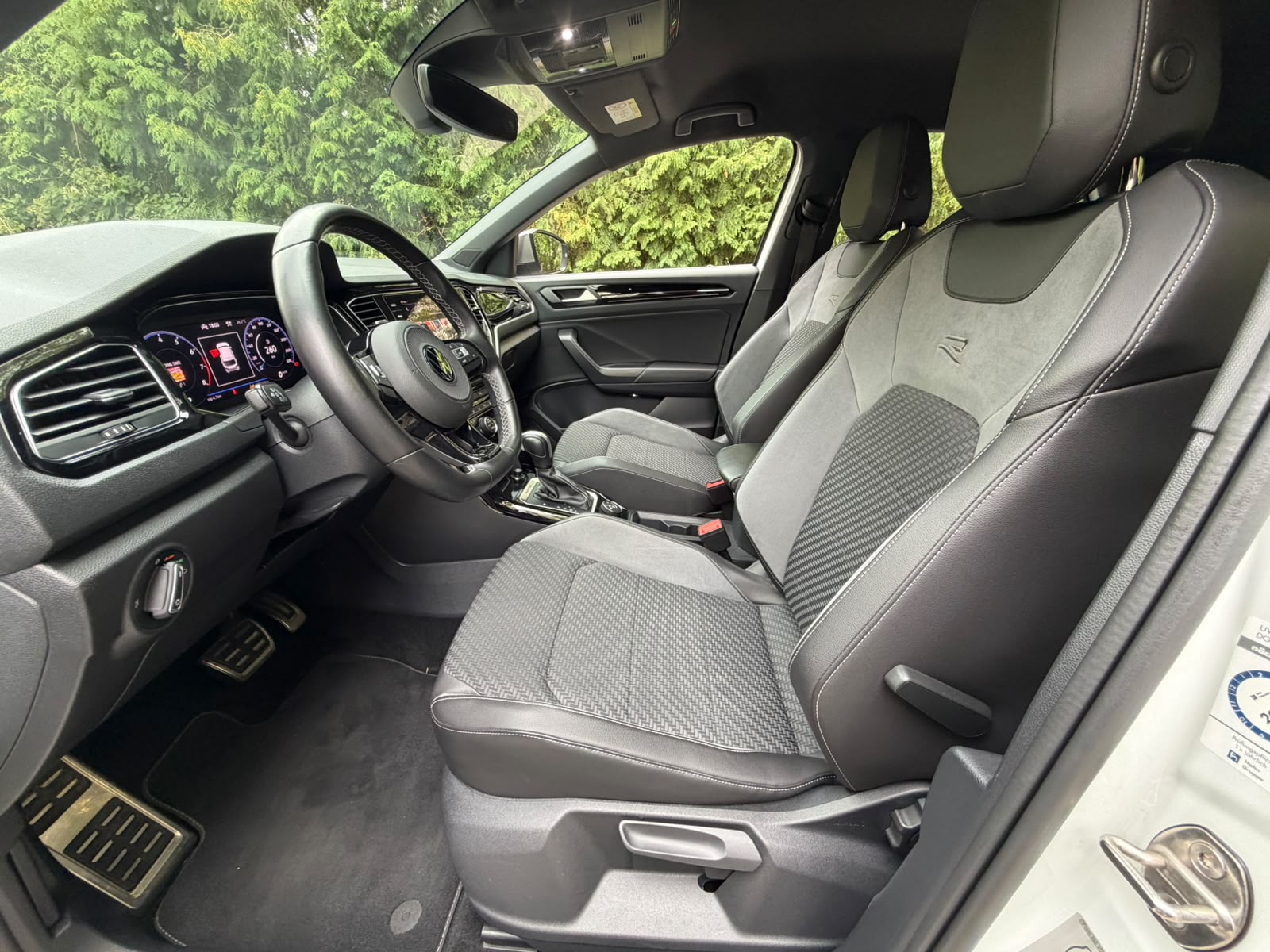 VW T-Roc 2.0 TSI R DSG 4Motion-image-9