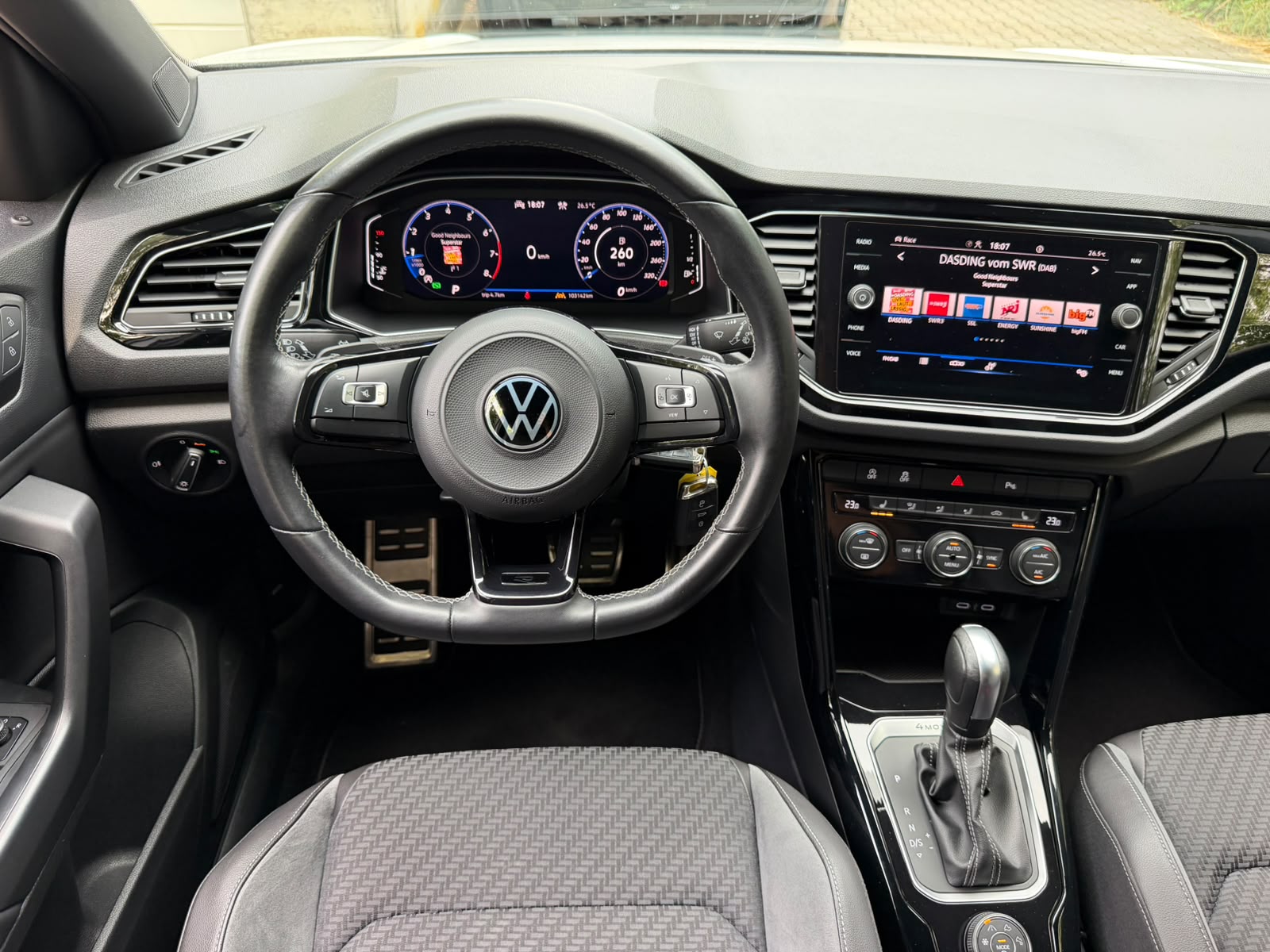 VW T-Roc 2.0 TSI R DSG 4Motion-image-20