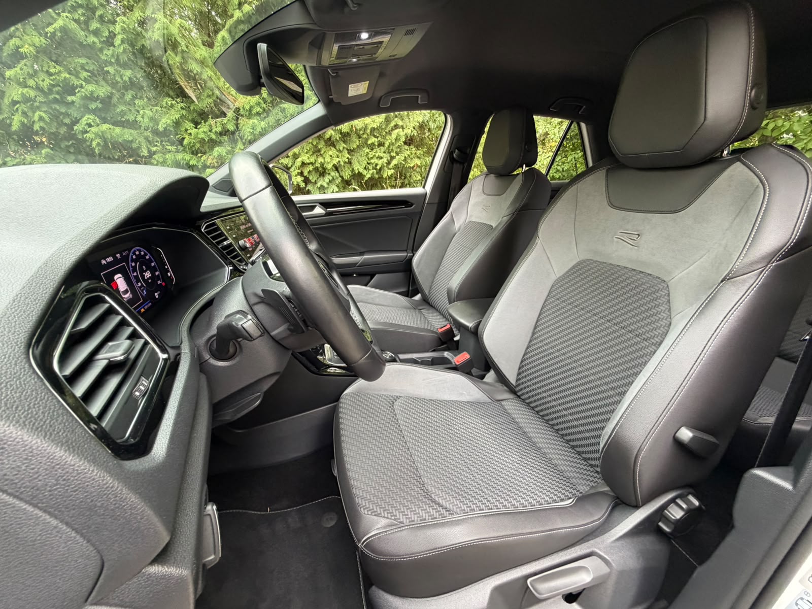 VW T-Roc 2.0 TSI R DSG 4Motion-image-10