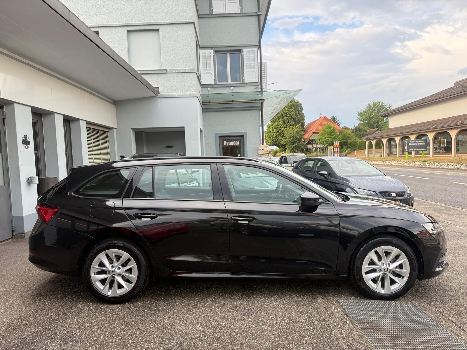 SKODA Octavia Combi 1.5 TSI mHEV DSG Ambition-image-5