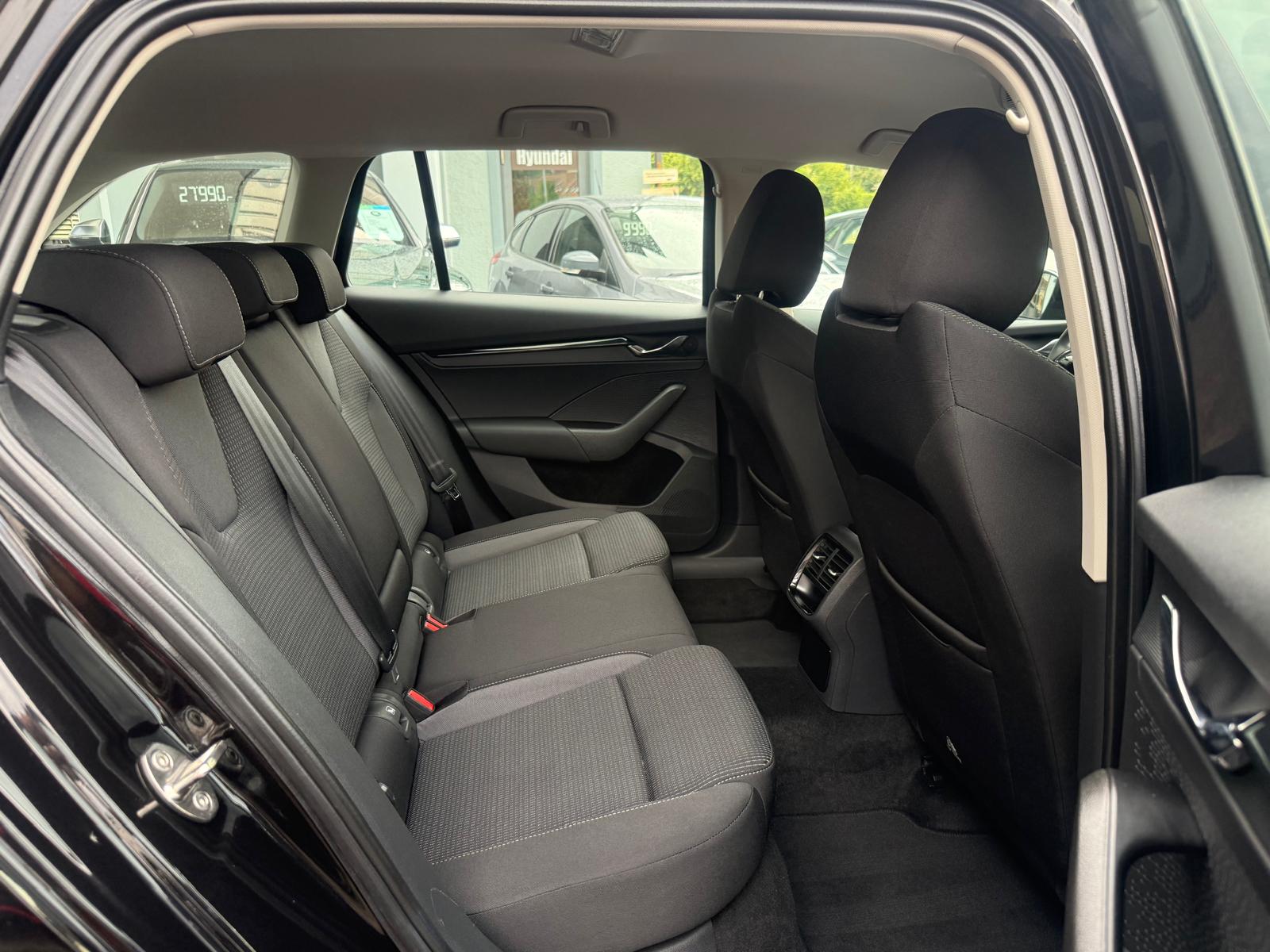 SKODA Octavia Combi 1.5 TSI mHEV DSG Ambition-image-13
