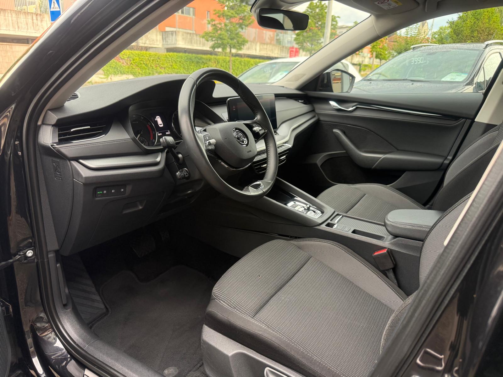 SKODA Octavia Combi 1.5 TSI mHEV DSG Ambition-image-8