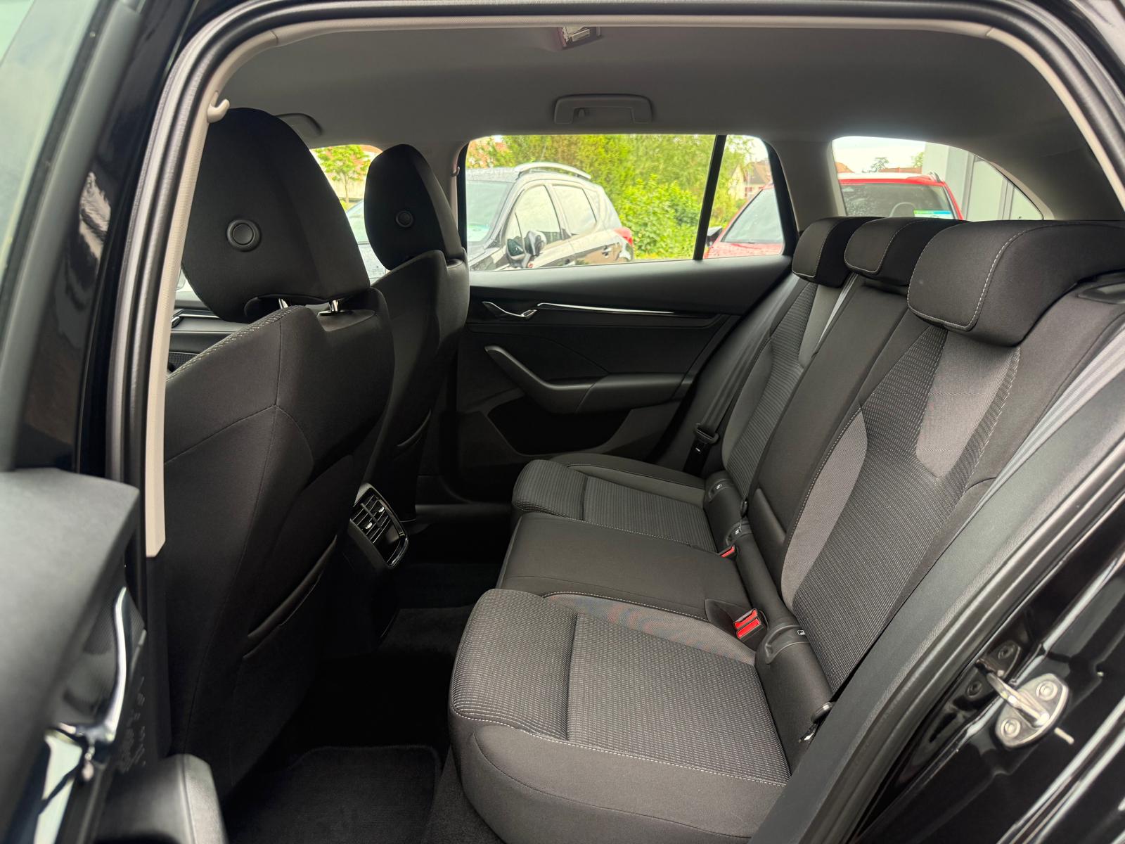 SKODA Octavia Combi 1.5 TSI mHEV DSG Ambition-image-12