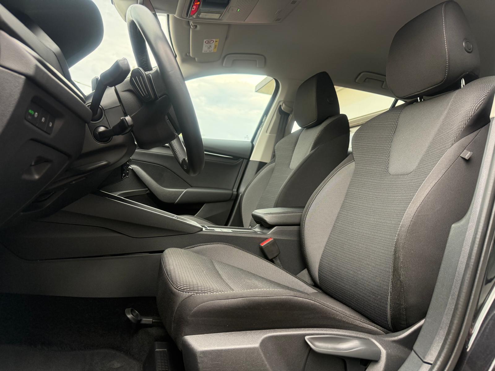 SKODA Octavia Combi 1.5 TSI mHEV DSG Ambition-image-9