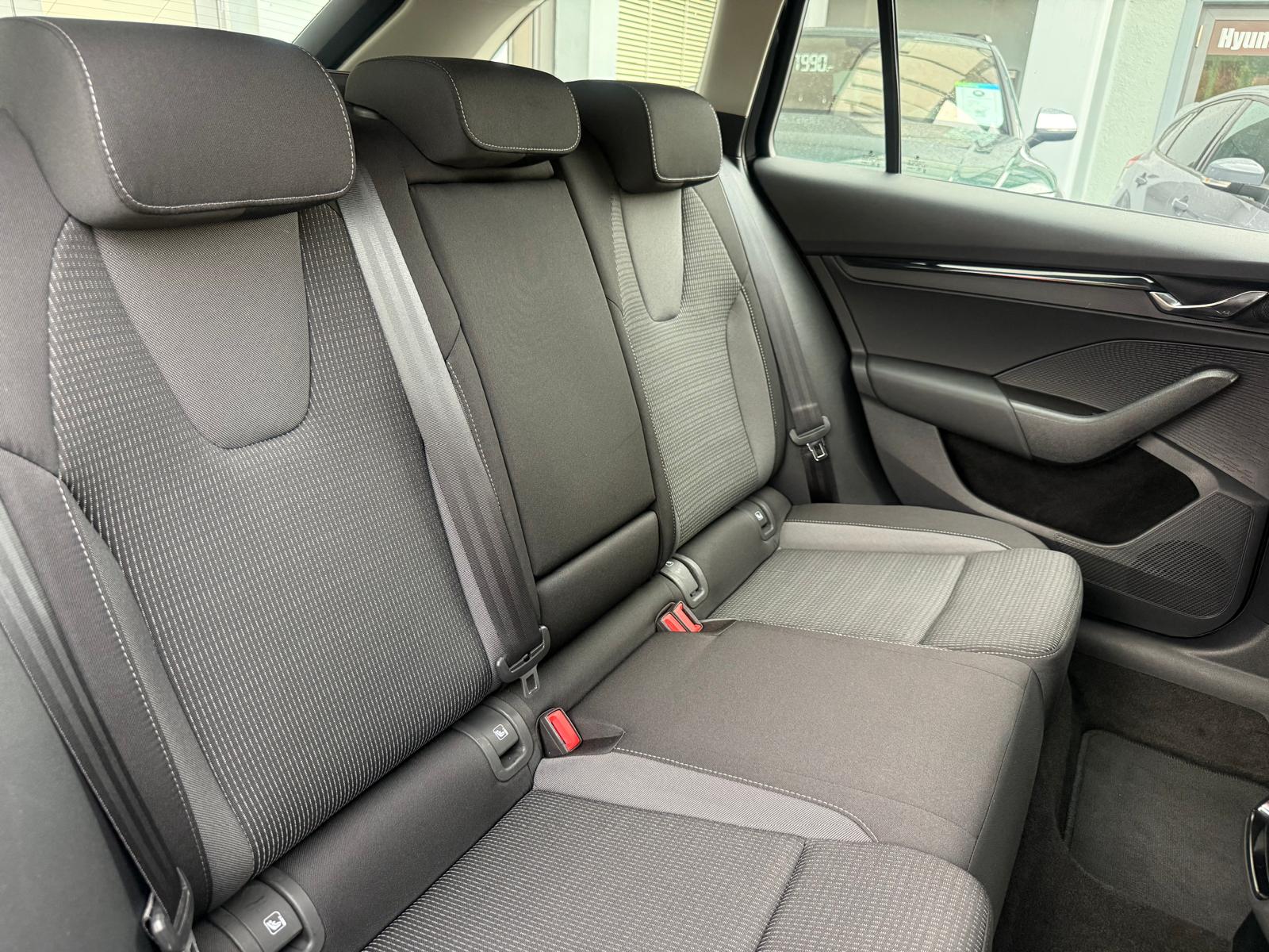 SKODA Octavia Combi 1.5 TSI mHEV DSG Ambition-image-14