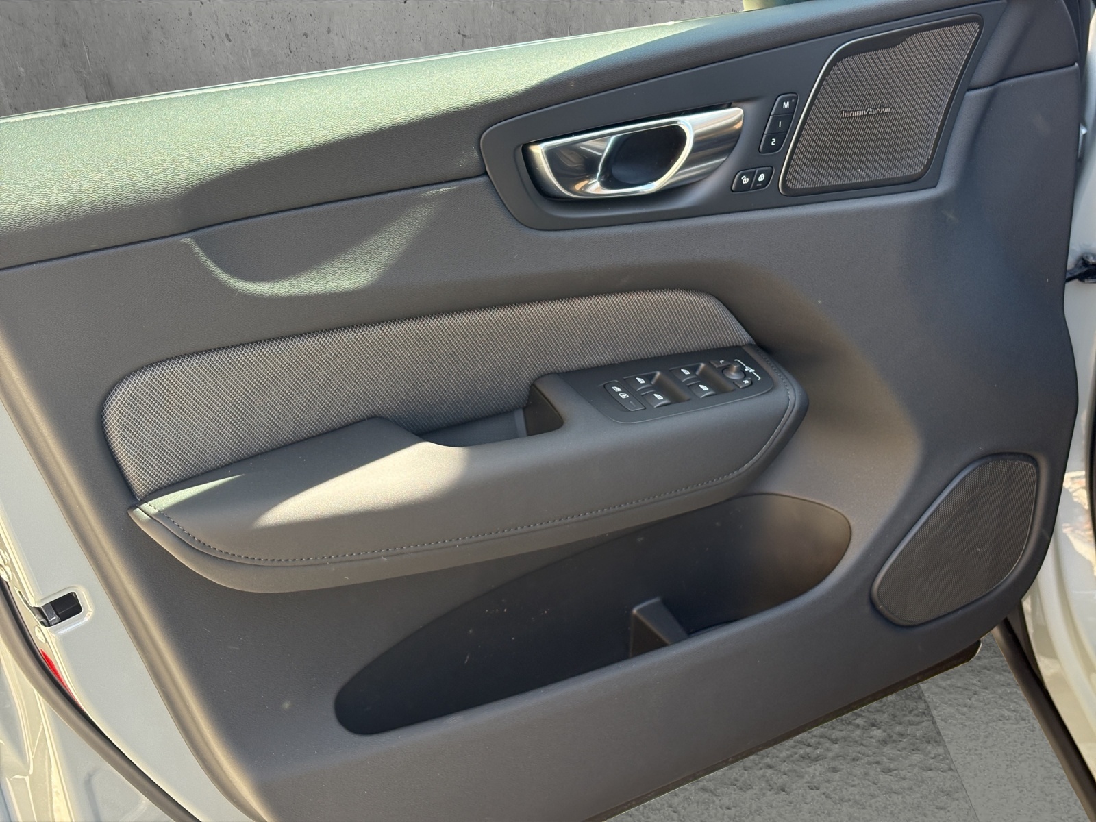VOLVO XC60 T8 eAWD PluginHybrid Black Edition Geartronic-image-8