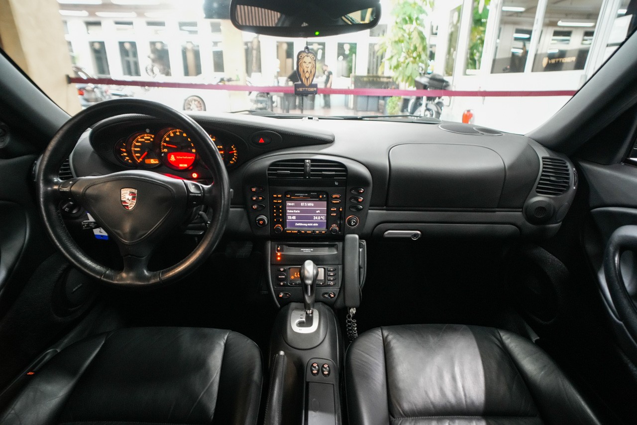 PORSCHE 911 Turbo-image-9